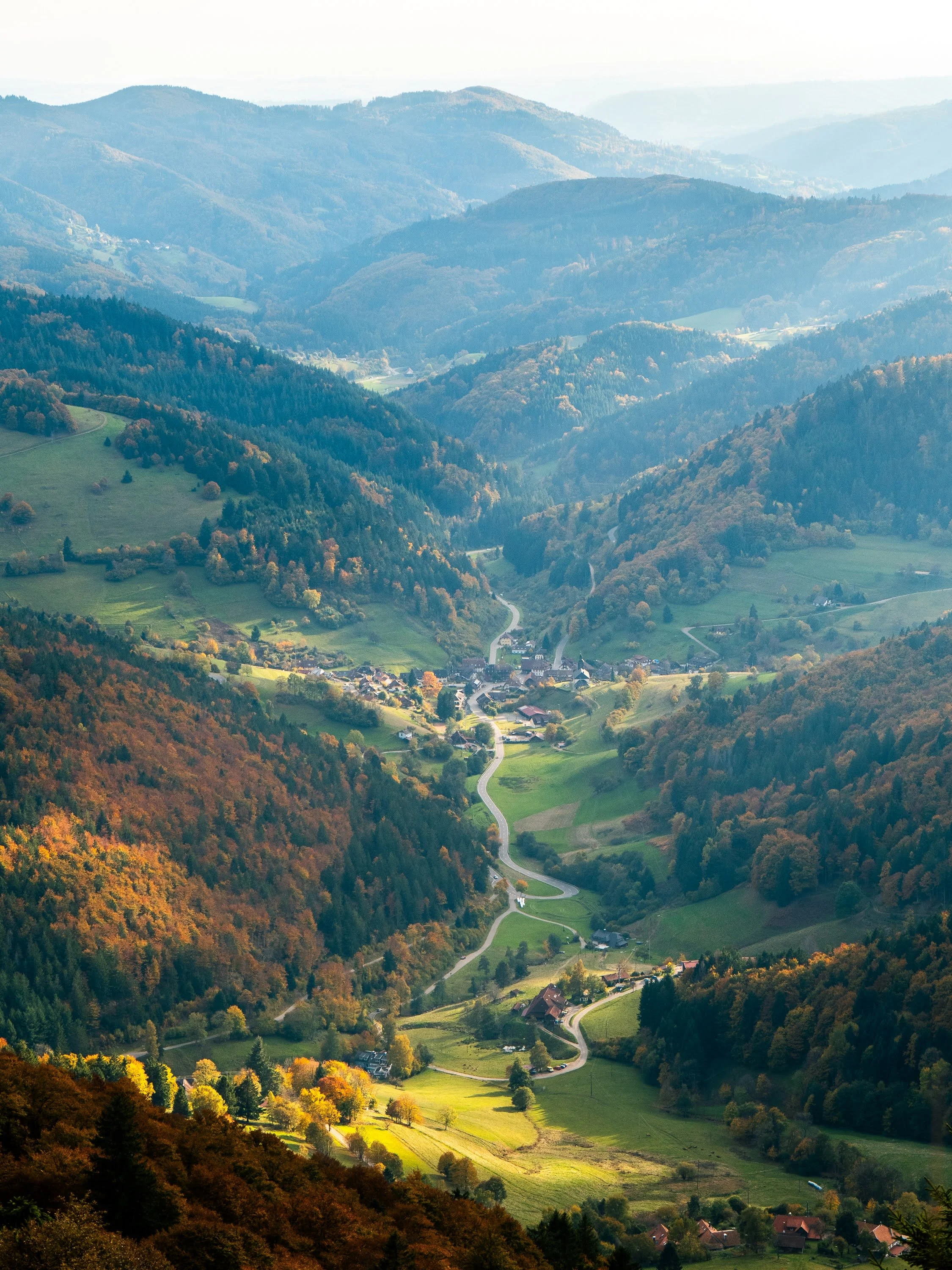 Schwarzwaldlandschaft aus der Vogelperspektive, fotografiert vom Belchen aus