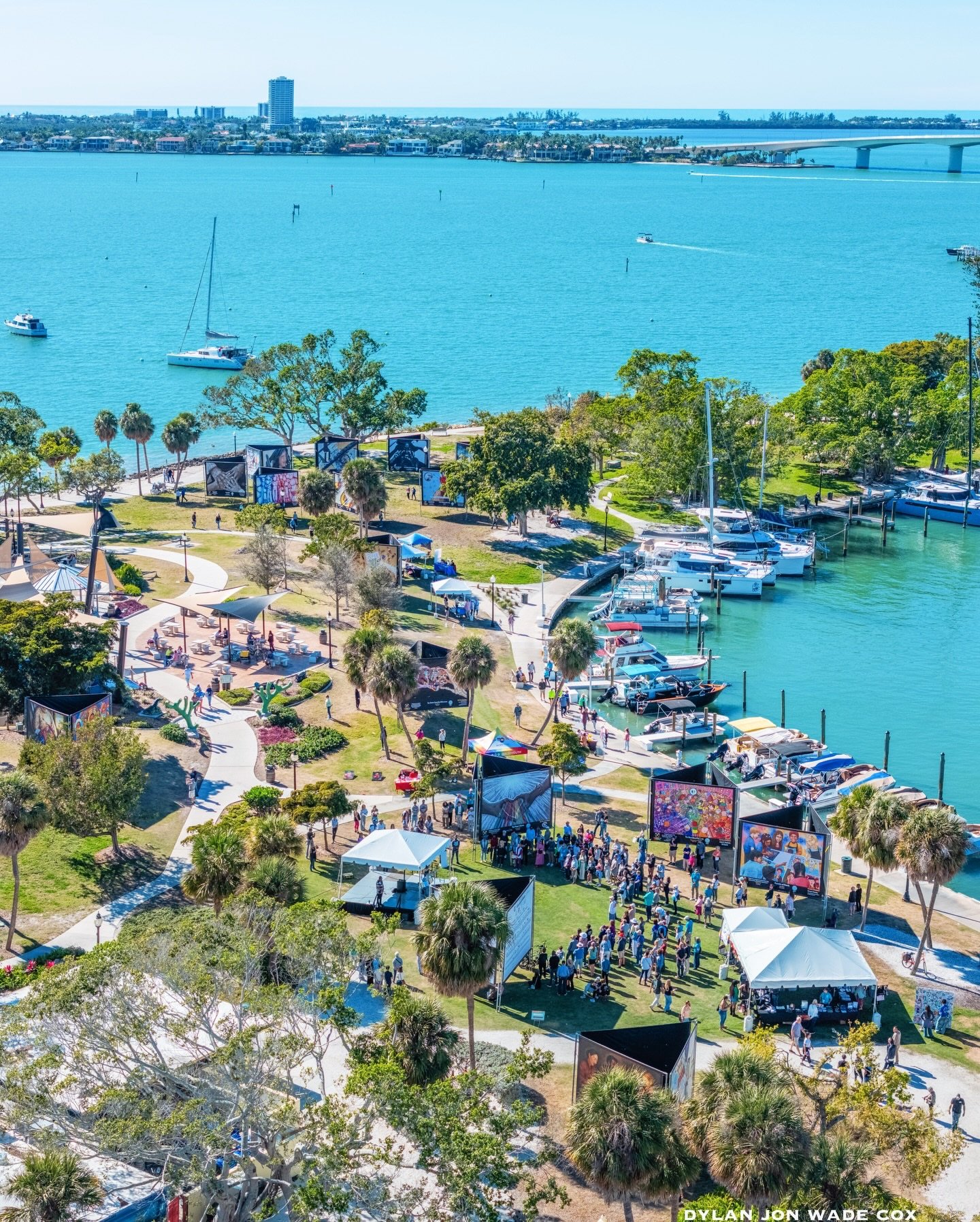 ⁣
One of my favorite things about living in Sarasota is how our city shows up for art, culture, and community. 🌊🎨⁣
⁣
Right now 𝗕𝗮𝘆𝗳𝗿𝗼𝗻𝘁 𝗣𝗮𝗿𝗸 𝗶𝘀 𝗵𝗼𝘀𝘁𝗶𝗻𝗴 𝘁𝗵𝗲 𝗘𝗺𝗯𝗿𝗮𝗰𝗶𝗻𝗴 𝗢𝘂𝗿 𝗗𝗶𝗳𝗳𝗲𝗿𝗲𝗻𝗰𝗲𝘀 𝗼𝘂𝘁𝗱𝗼𝗼𝗿 𝗲𝘅