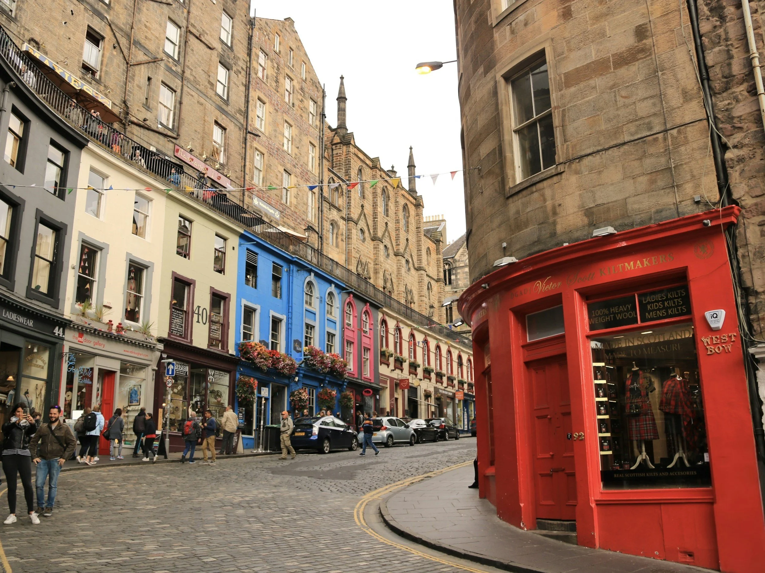 Edinburgh blends history, elegance, and cultural energy into one unforgettable city experience. It is ideal for travelers who want iconic landmarks, atmospheric streets, fascinating history, and a capital city that feels both grand and deeply walkabl