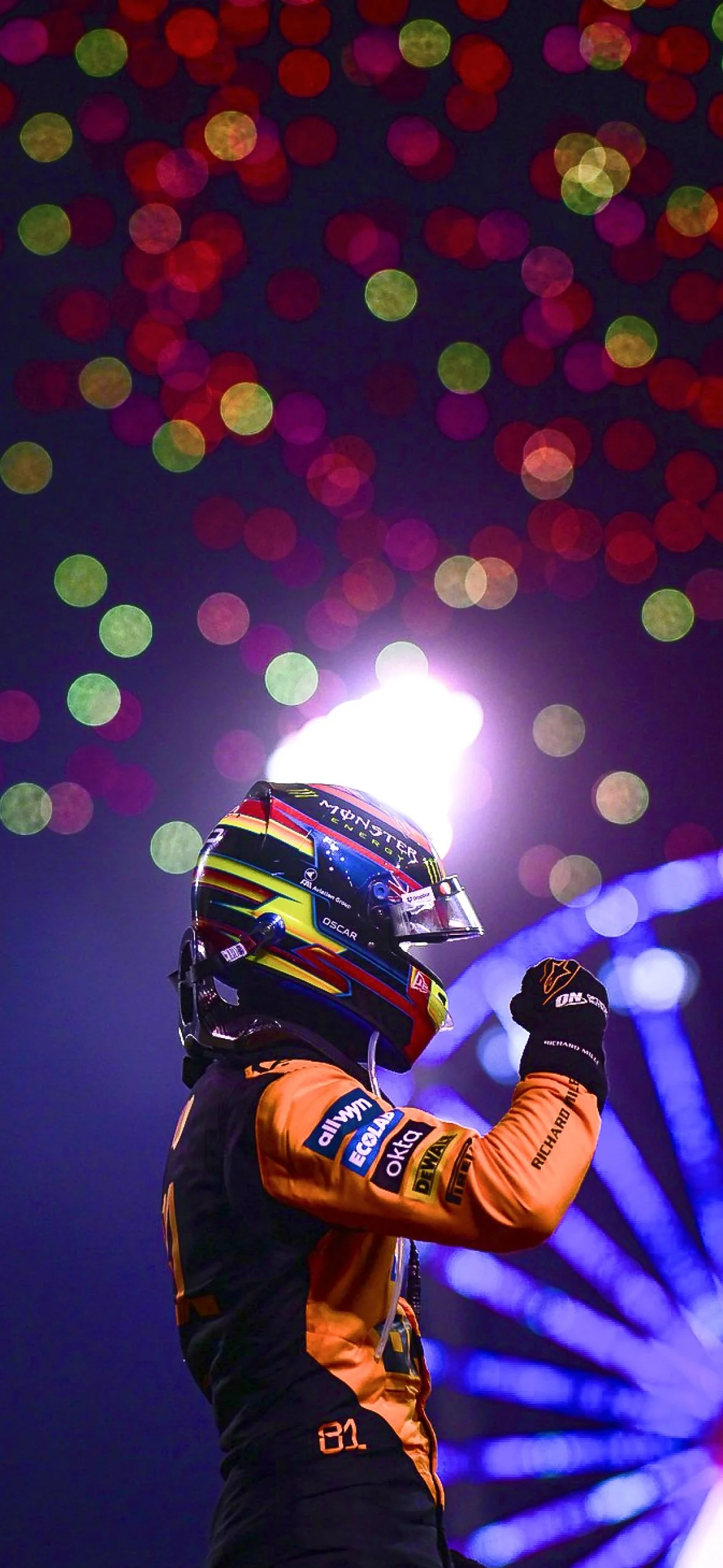High-resolution McLaren Formula 1 wallpaper featuring Oscar Piastri from the 2025 season. Perfect for mobile backgrounds. Team: McLaren Driver: Oscar Piastri