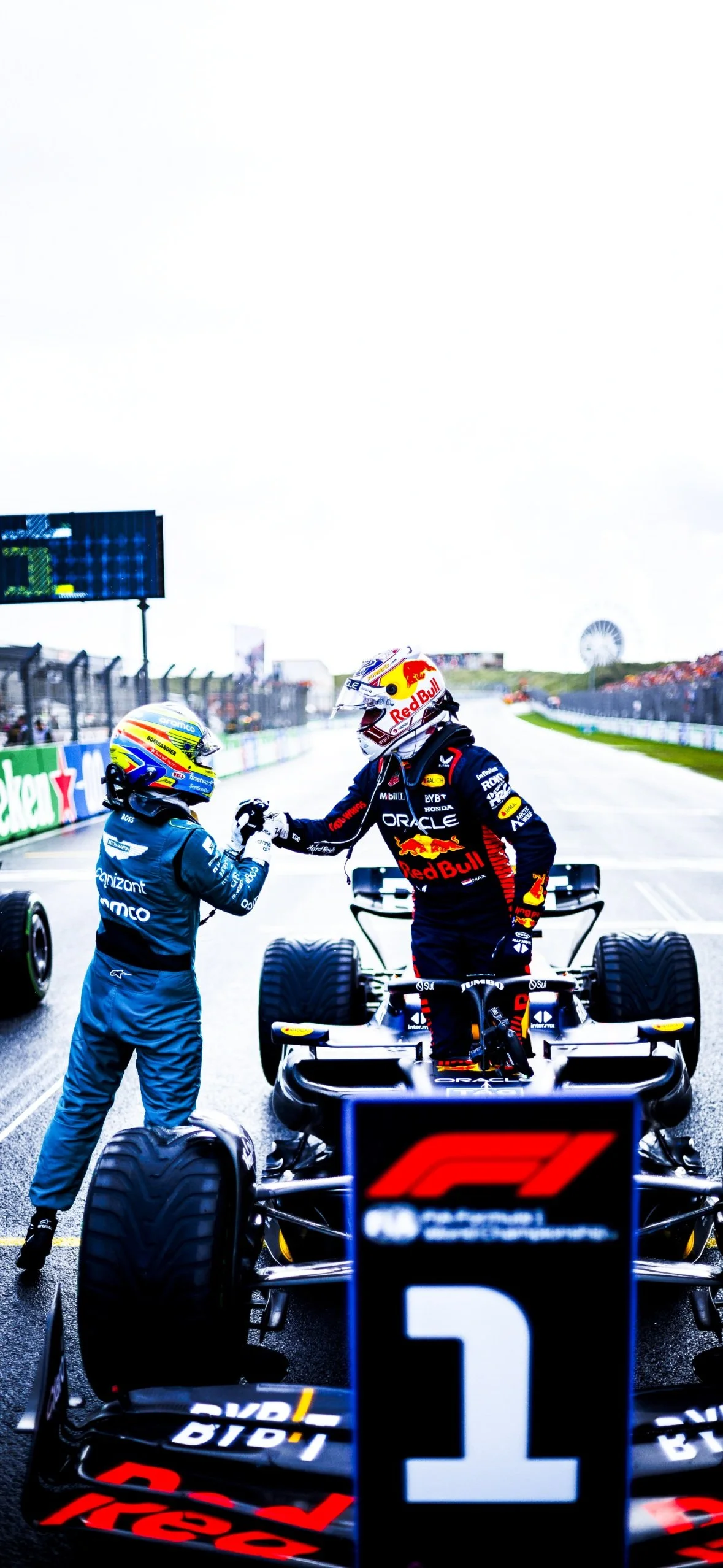 red-bull-aston-martin-f1-fernando-alonso-max-verstappen.jpg