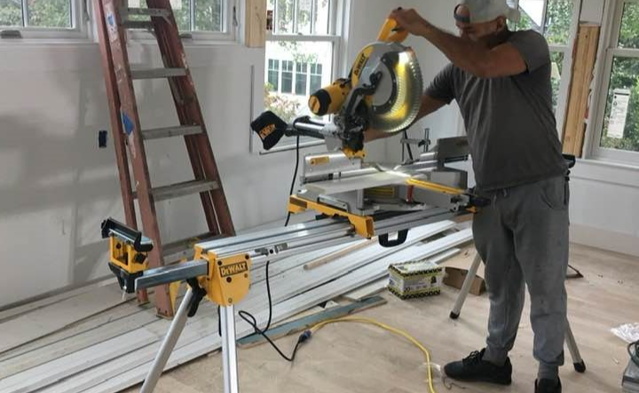 Oranssi carpenter using bench saw