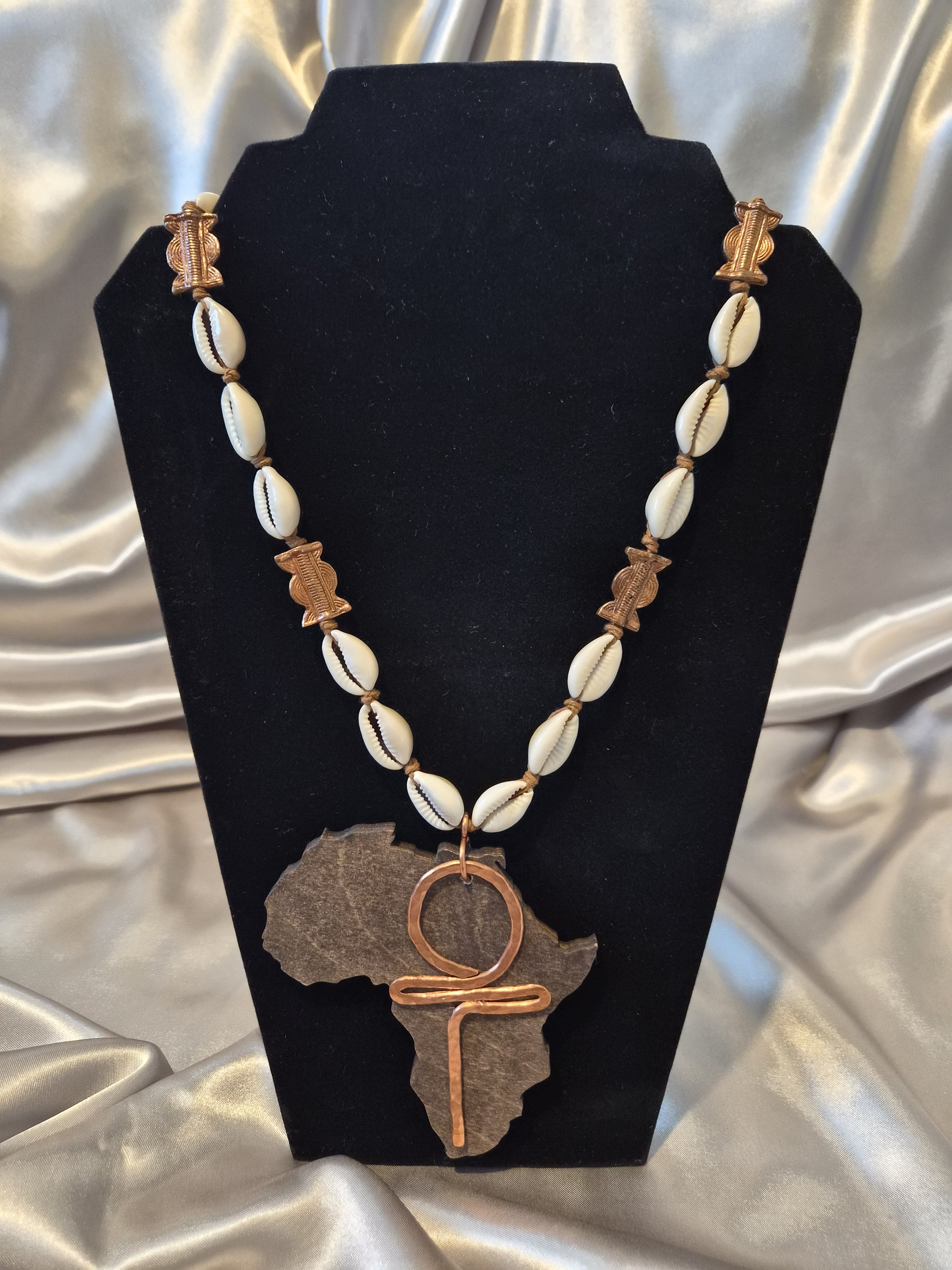 Cowrie+wooden Africa necklace