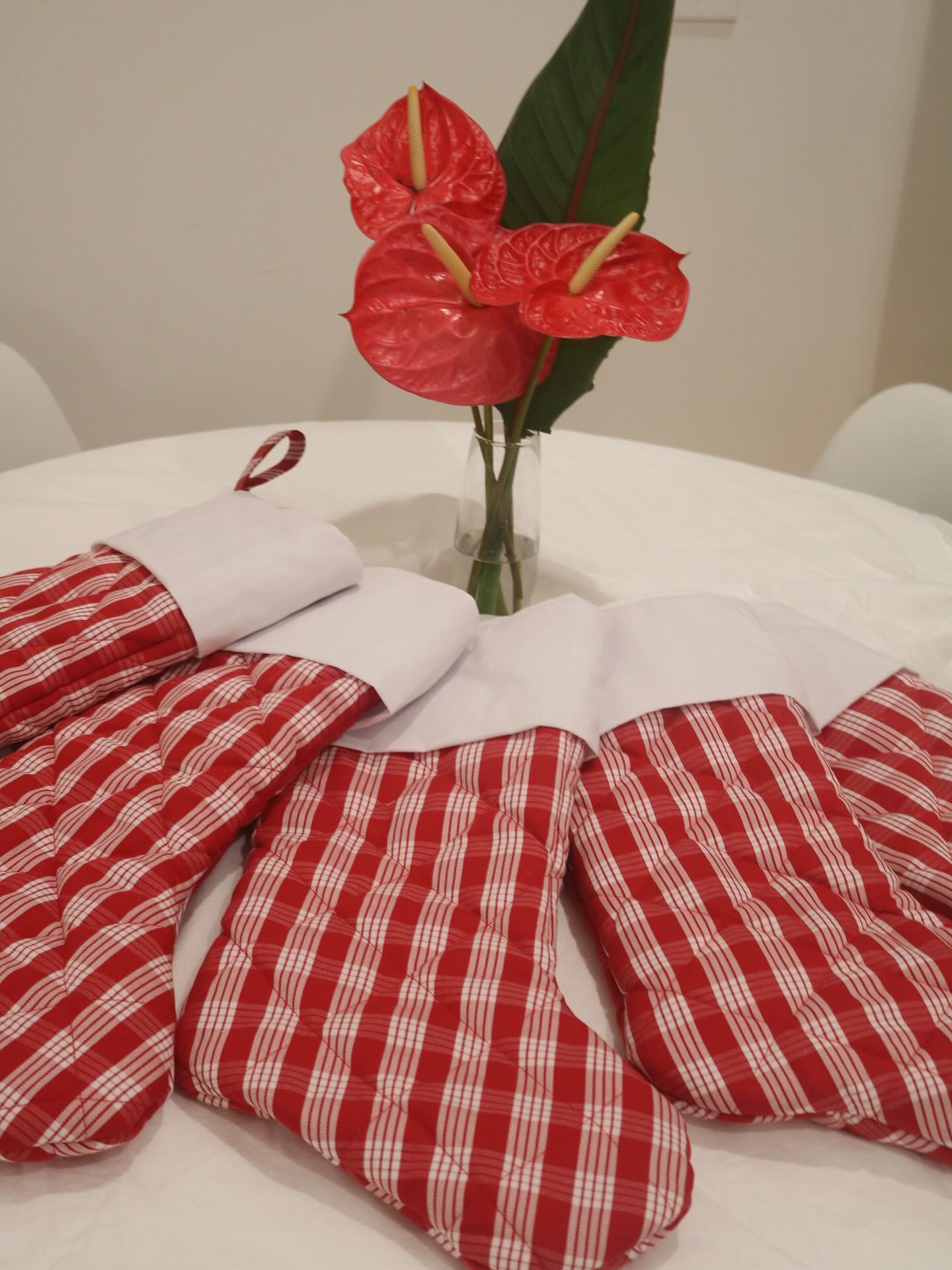 Add a little Hawaiian cheer to your hale this holiday season 🎄✨ Our quilted palaka stockings are sold out online, but we saved a few for our holiday pop-up!