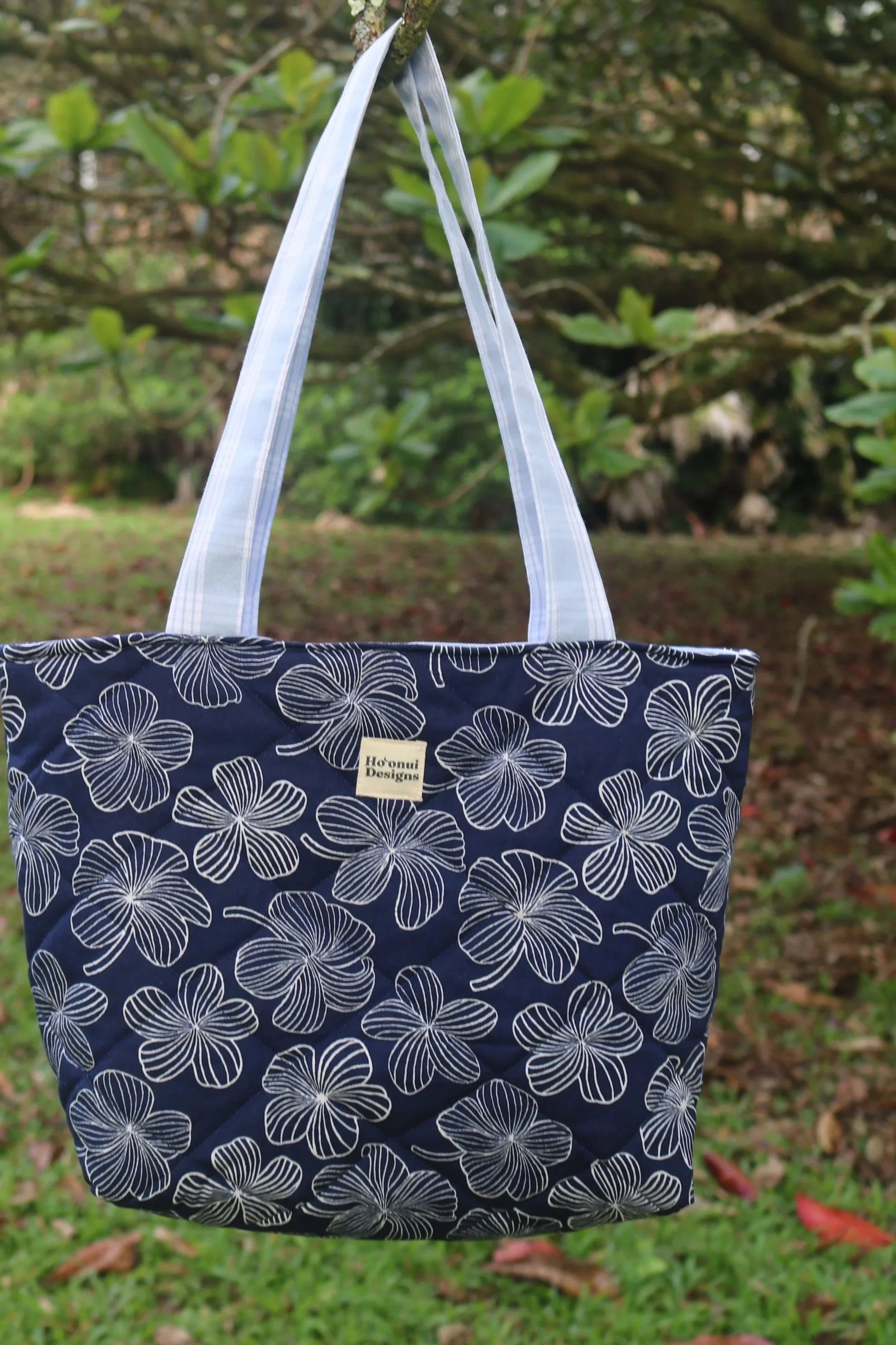 Hoaka Tote – Pua Uliuli + Sky Palaka