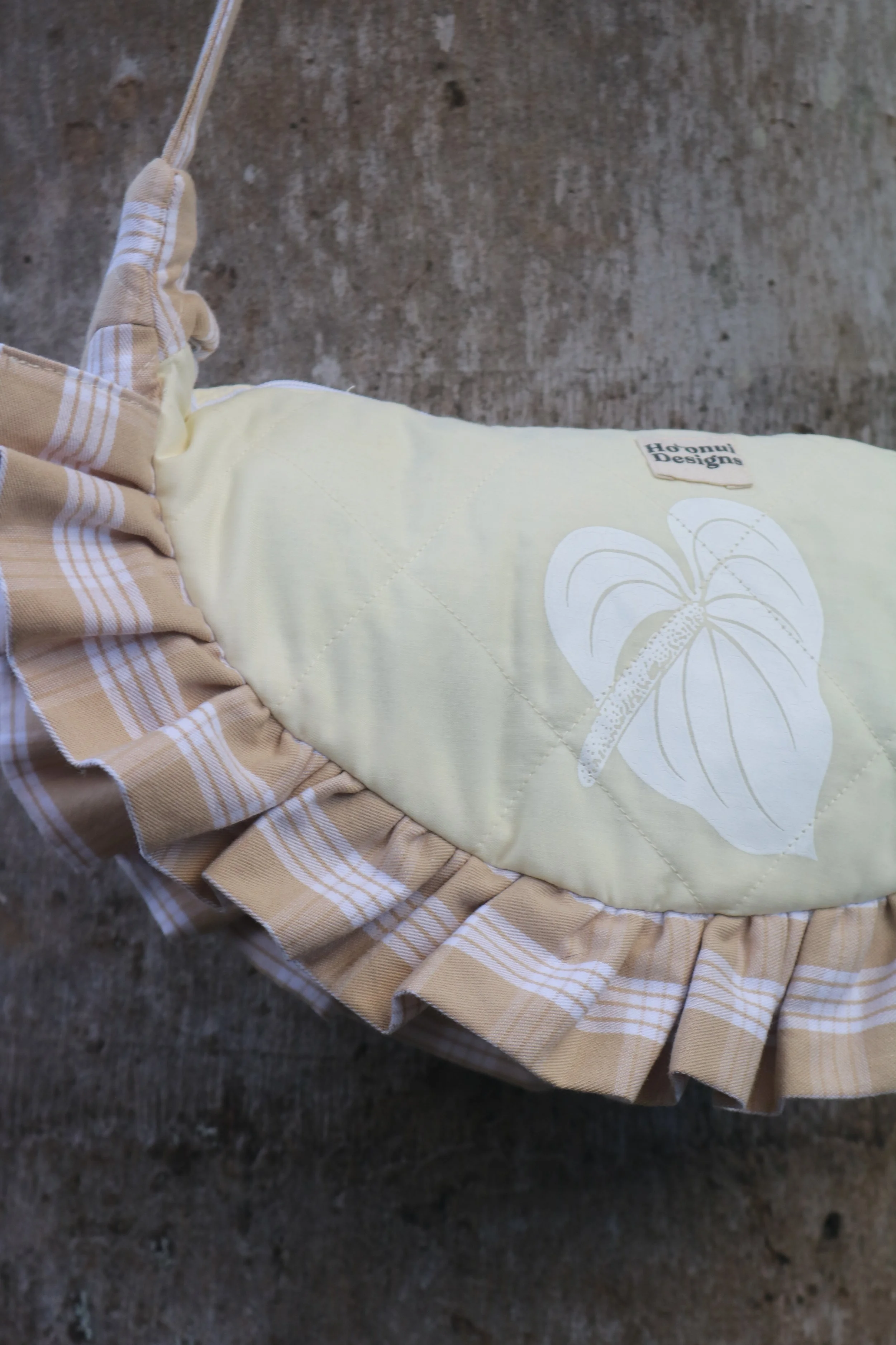 ʻOle Tote – Anthurium + Beige Palaka