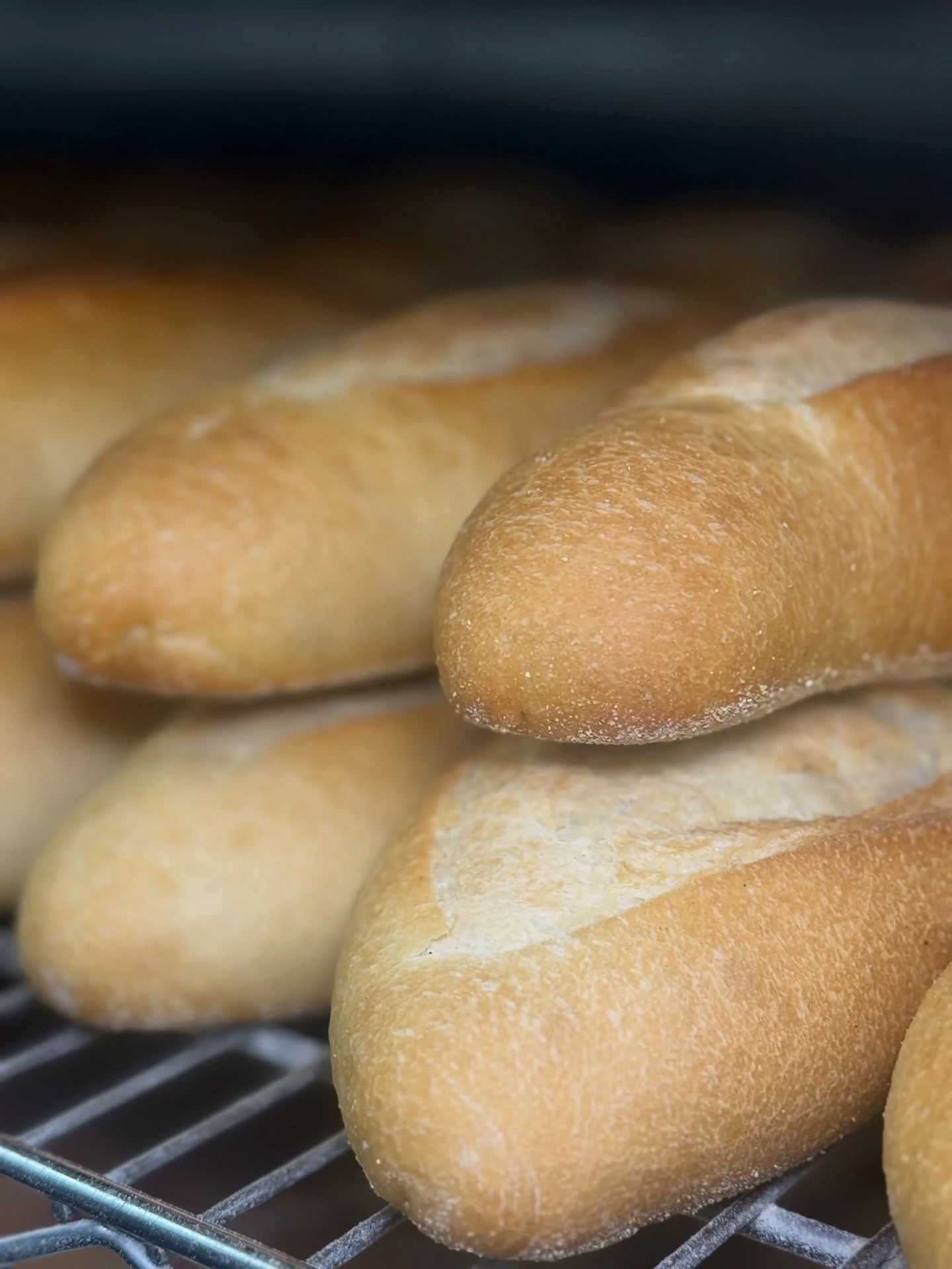 Since 1927, Il Fornaretto Bakery has been filling Brooklyn with the smell of fresh bread 🍞❤️ Nearly a century later, they’re still baking it the old-school way — warm, golden, and straight from the oven. 
#IlFornarettoBakery #BrooklynBa