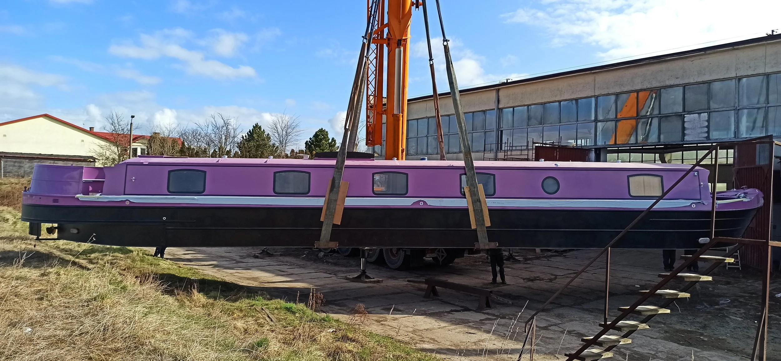 Just hangin'... all 45 tonnes!