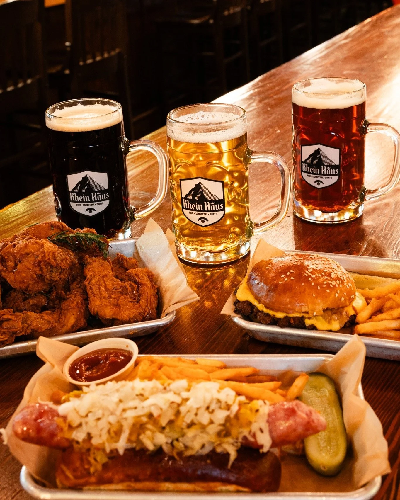 Start your week like a champ: meal + bier for $20!

✅ Monday = burgers (+ kids eat free!)
✅ Tuesday = fried chicken
✅ Wednesday = brats

Why wait until the weekend? Make your buck go further with our early week specials! 🍺🍔🍗🌭

#startyourweekright