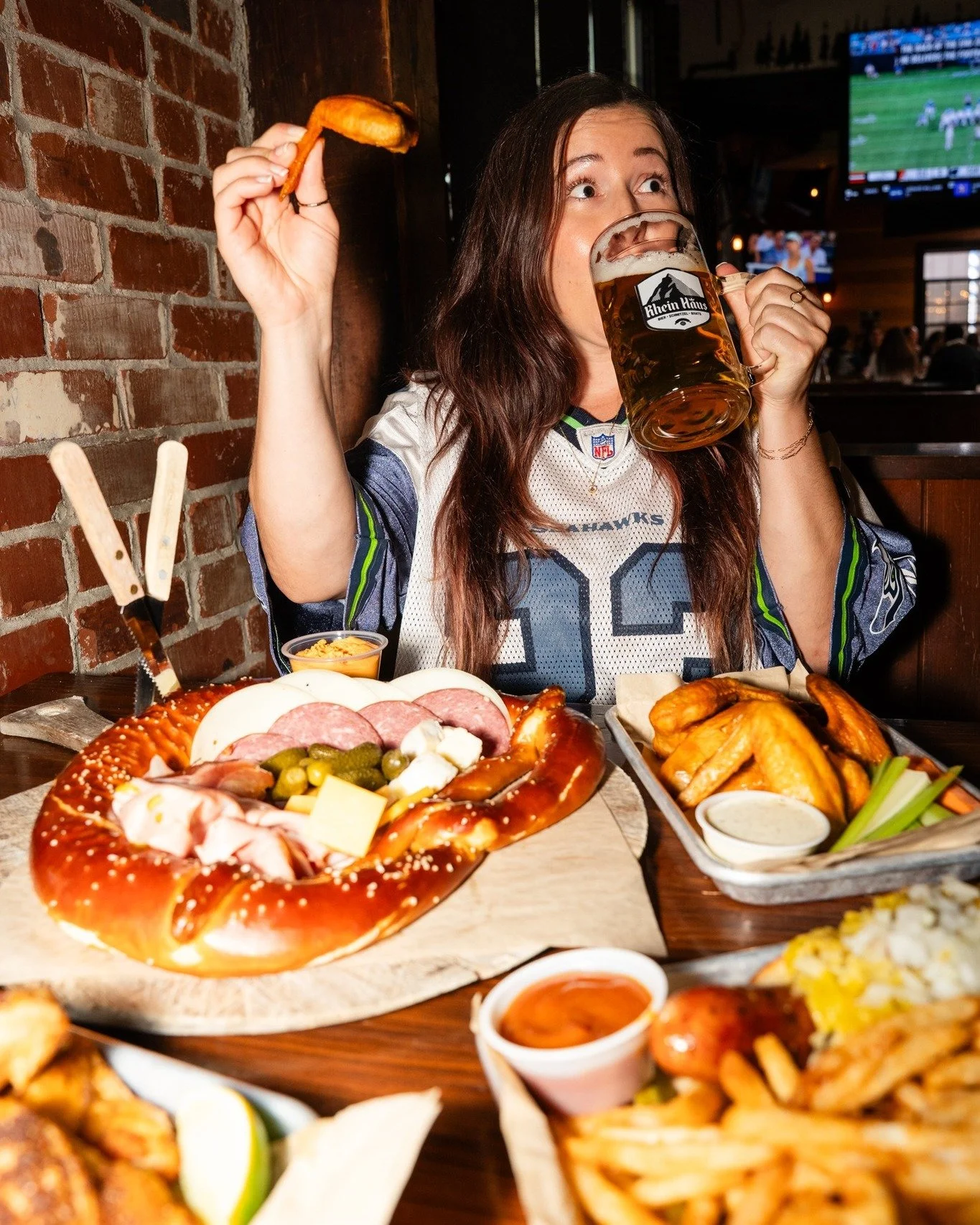 Sunday = football + bier + all the good stuff 🔥🏈🍺

We&rsquo;re hyped for Hawks vs. Rams and every game on deck this Sunday (doors open at 9am). Here&rsquo;s the play:

✅ $10 pitchers of our house bier
✅ $3 Jell-O shots
✅ $25 buckets (mix &amp; mat