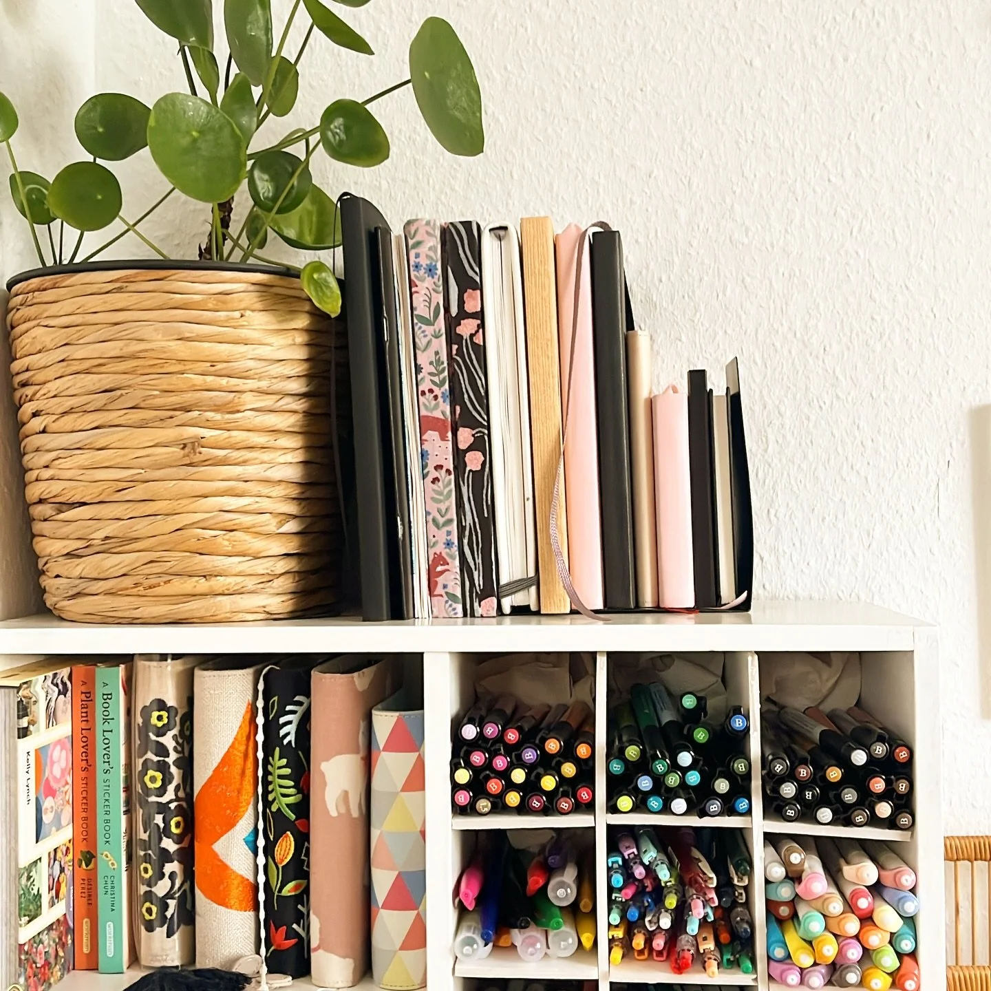 I am making over my happy place :) stay tuned for the video this saturday or sunday 😊😃
#artstudio