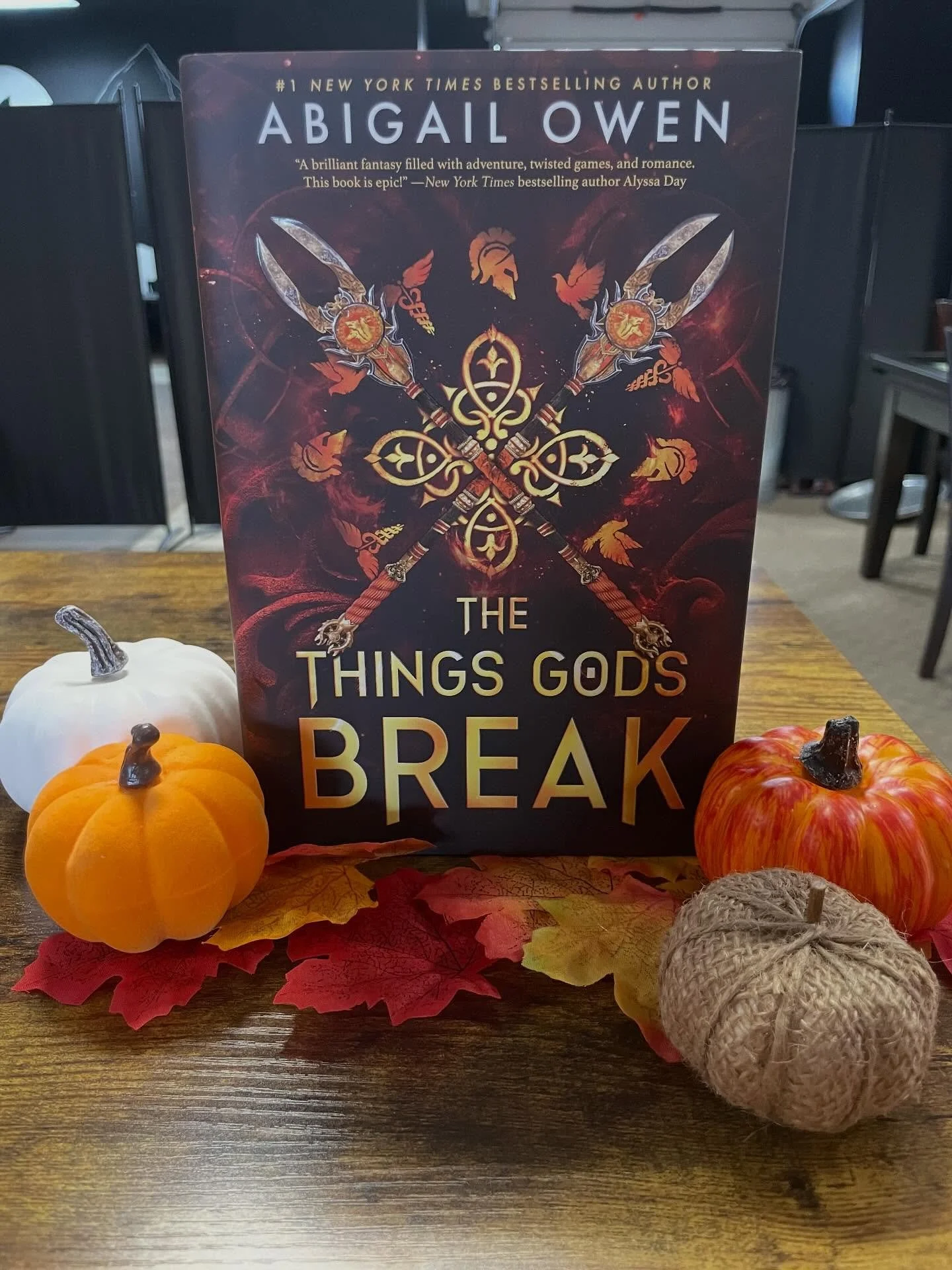 New releases + we had to have @kaylawriteslife newest Christmas book 😍