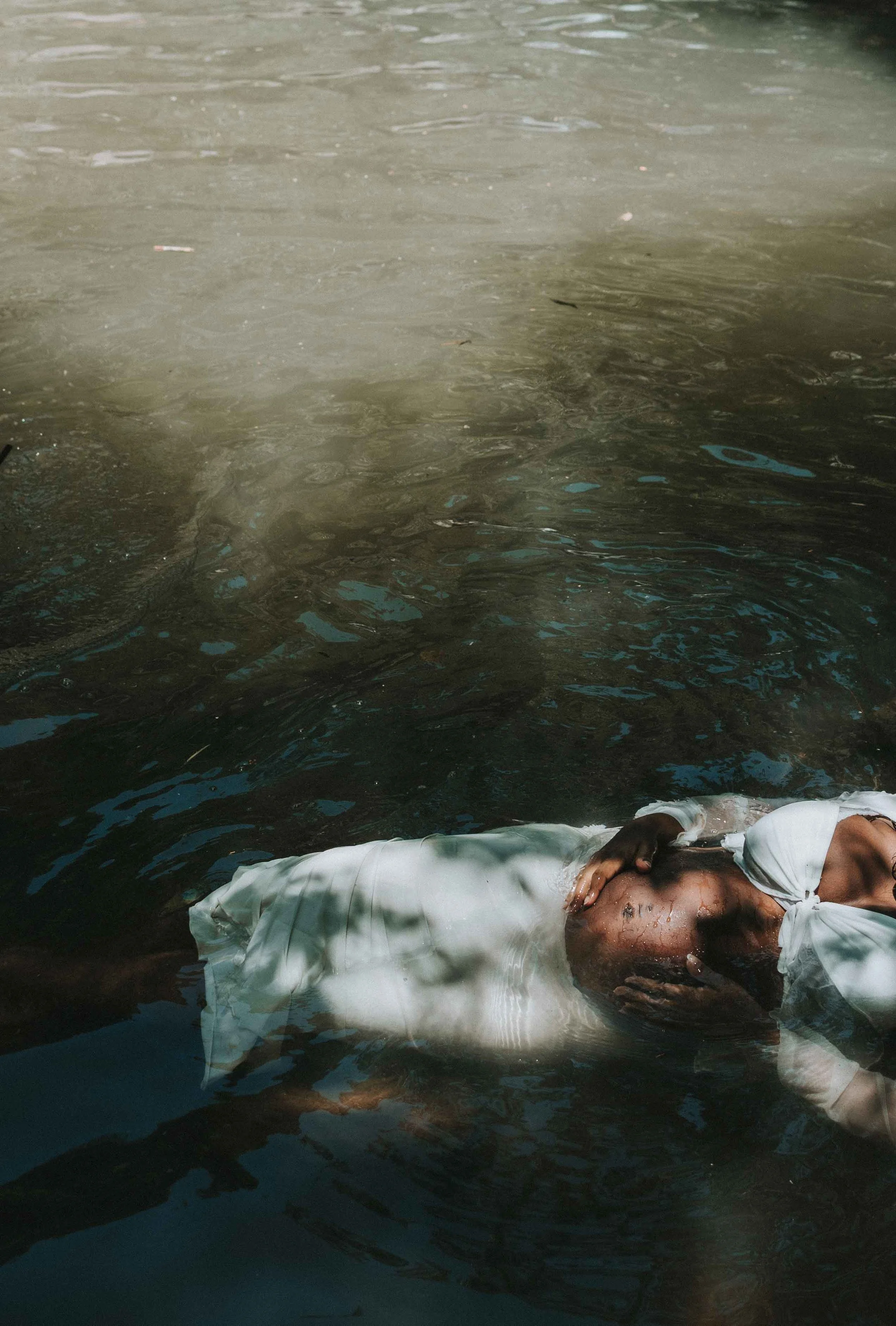 fotógrafa-rio-de-janeiro-ana-b-fotografia-ensaio-de-gestante-cachoeira