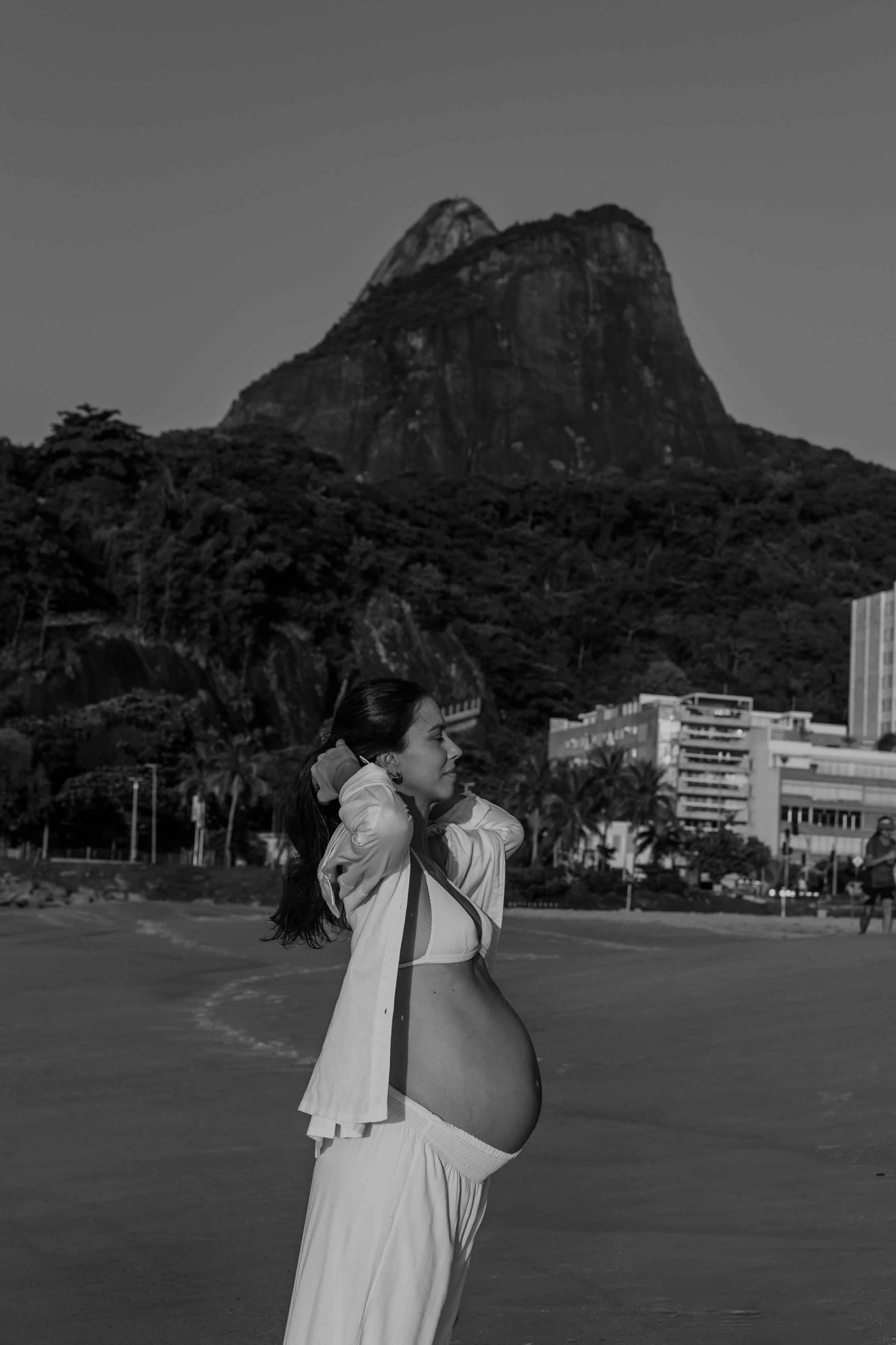ensaio-de-gestante-fernanda-beck-praia-leblon-embaixa-93.jpg