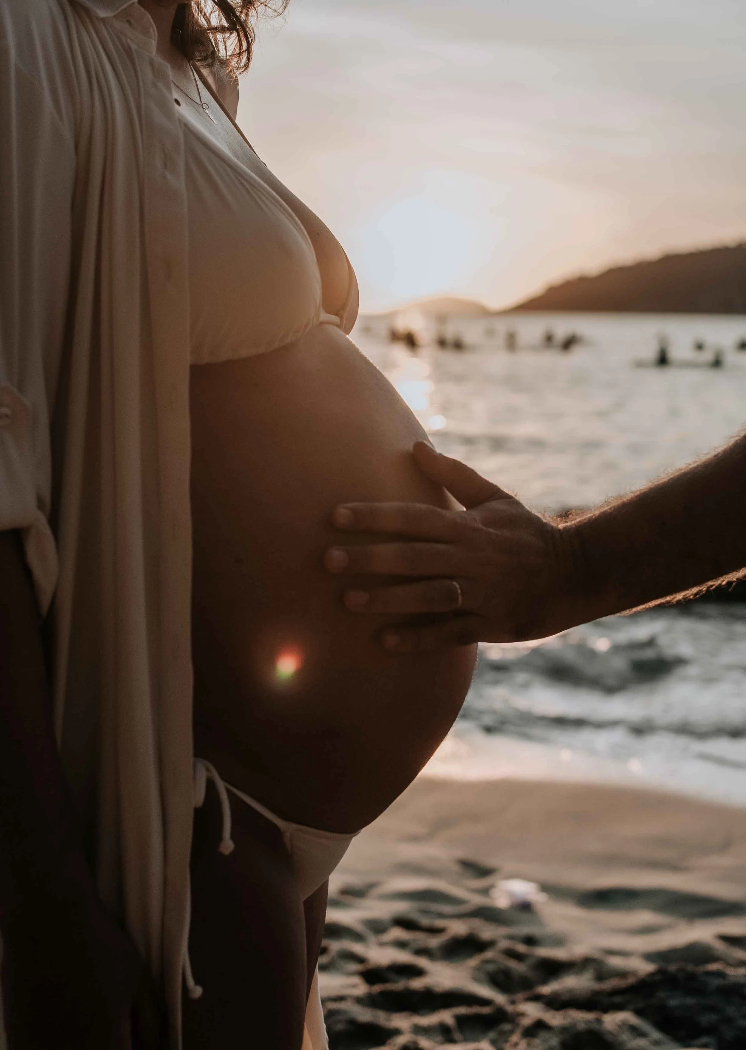 ensaio-de-gestante-rio-de-janeiro-fotógrafa-ana-b-fotografia-praia-moderno