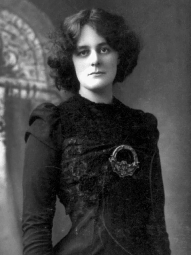 Maud_Gonne,_1901_(cropped).jpg