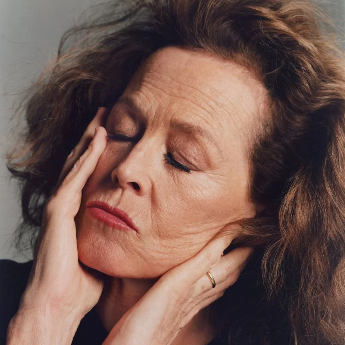 SIGOURNEY WEAVER AND JAMES CAMERON EVALUATE THE CHANGING LANDSCAPE OF SCIENCE FICTION |
Document Journal Issue No. 21 | 
Photography by Theo Wenner