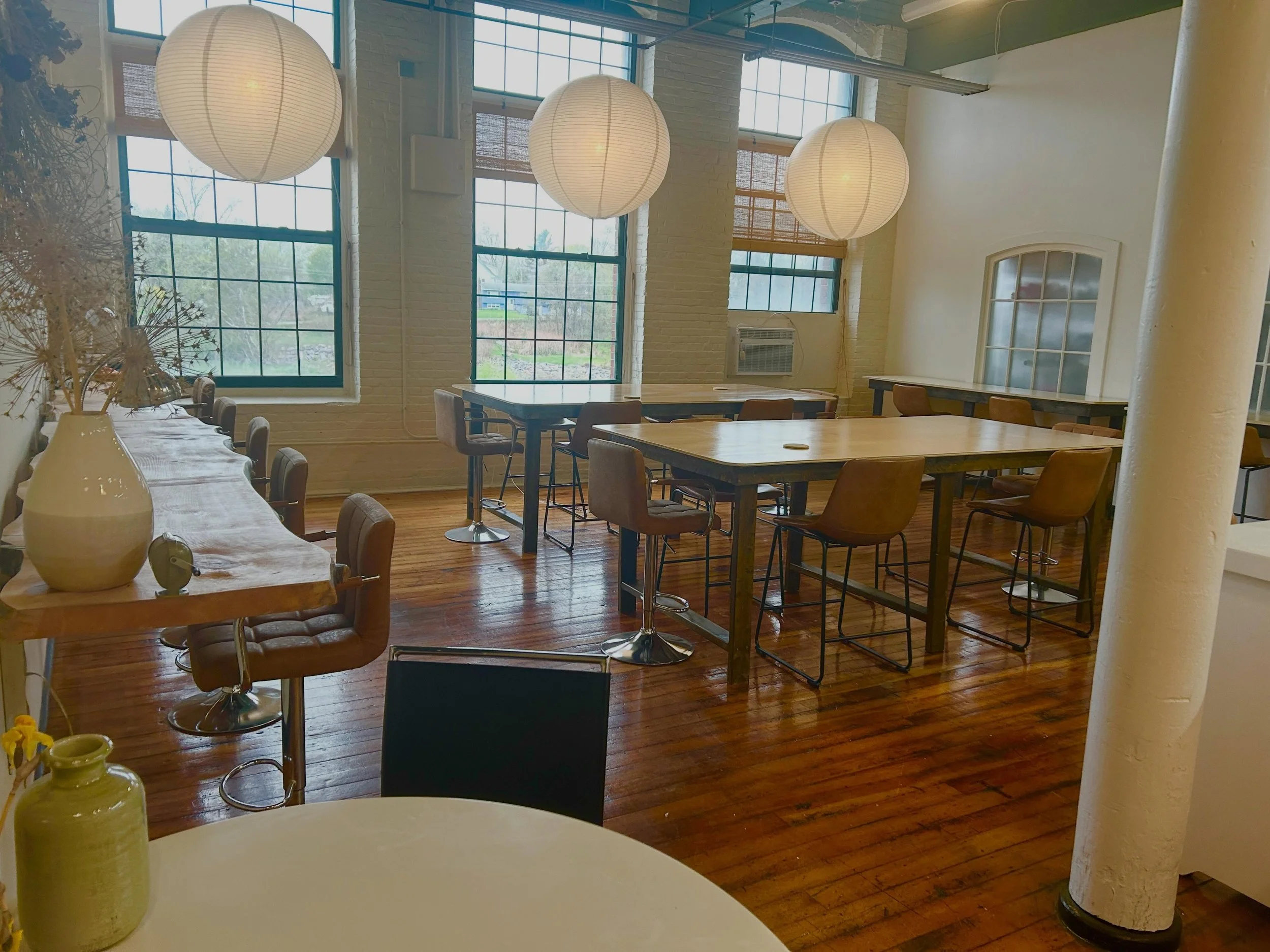 Sneak Peak 👁️
Parlor Westbrook coming soon
Click the link in our bio to sign up to be the first to know when we open!
 
Nordic Inspired Coworking
✨for the girls ✨