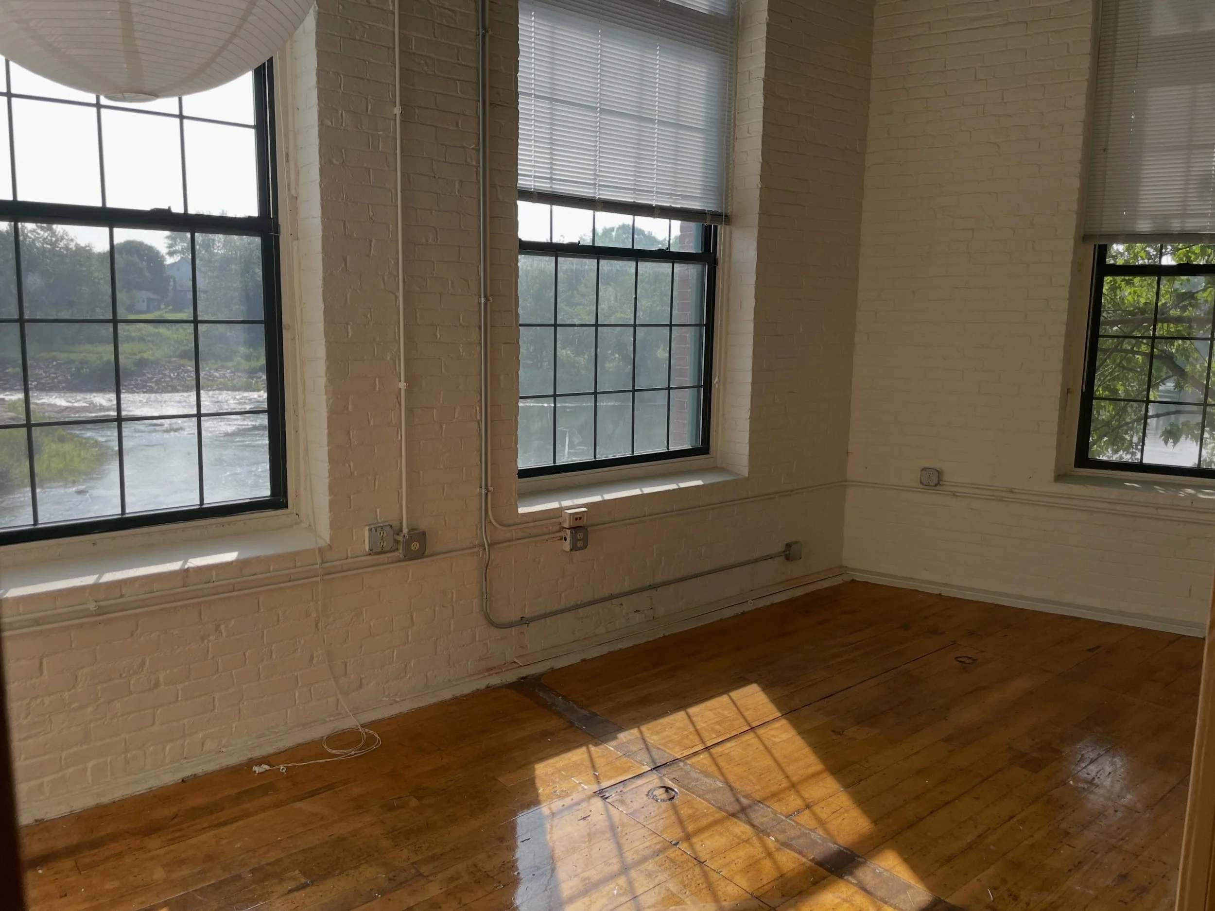 Westbrook has 3 private offices coming available ✨
$650-750/mo depending on size

All utilities and Parlor membership included 🪴
And all with River views! 🌊

DM us to set up a time to come see 
👁️👁️
Or click the link in our bio for more info
✨