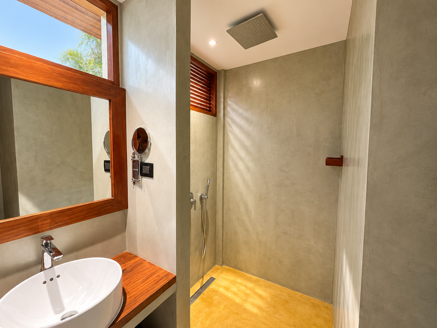 Beachside bathroom.png
