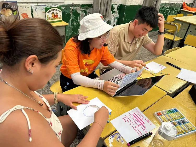 Students working together at a summer camp
