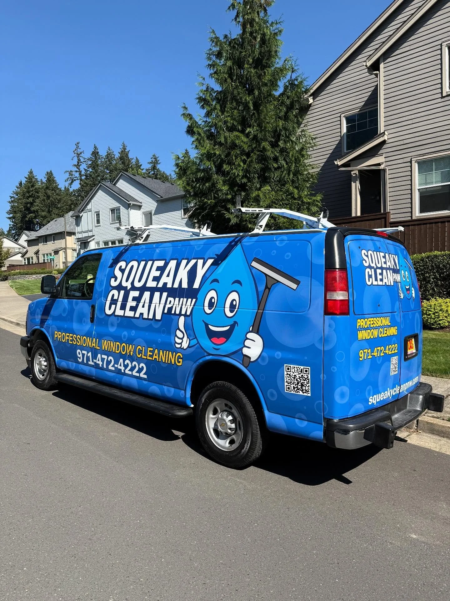 If you see me on the road say hi! #squeakycleanpnw 
💙🚙🧢