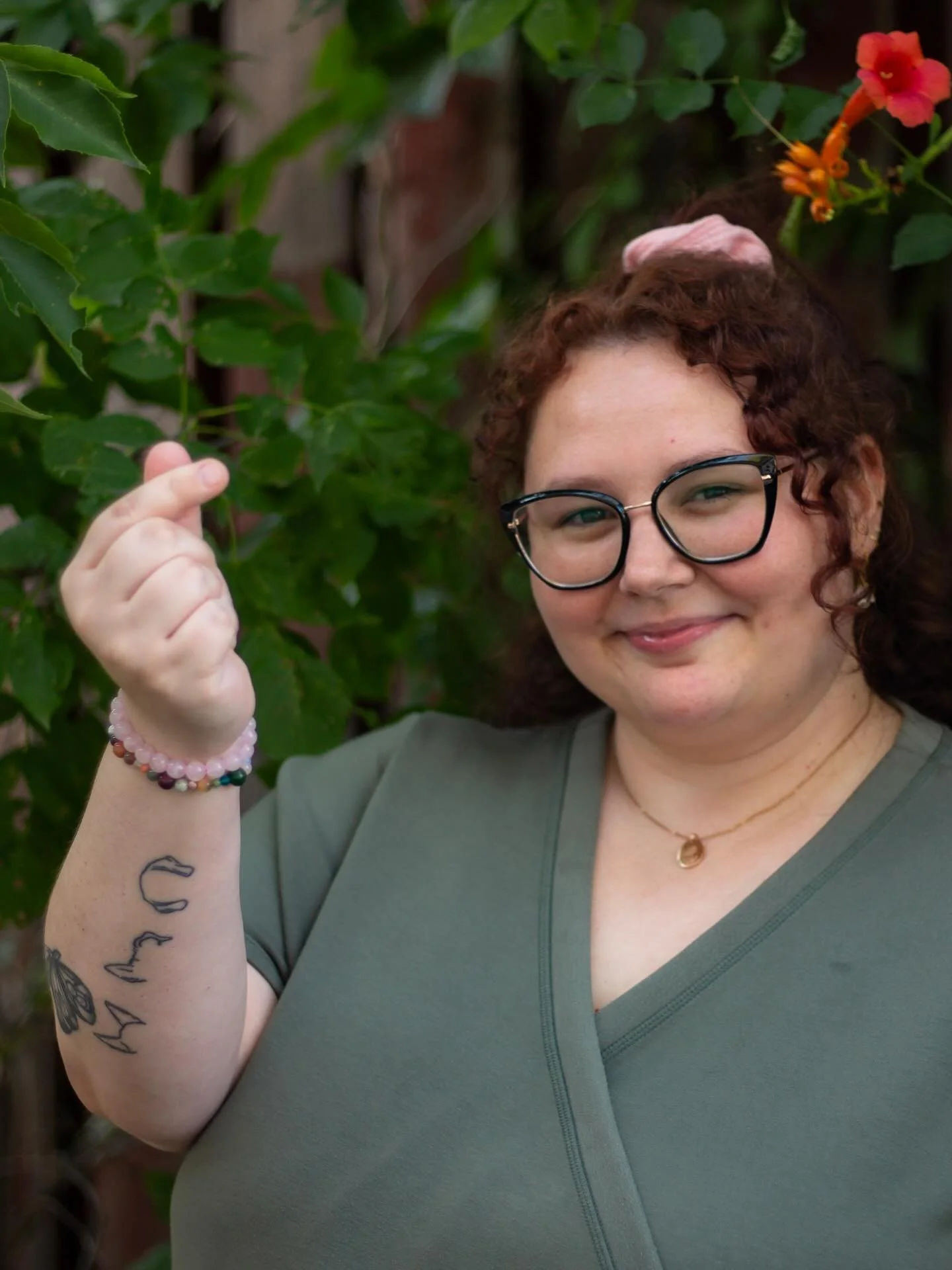 Elizabeth here and I'm so excited to kick off introductions to the Ashley Indie team 🎉

I'm a Scorpio sun, Libra moon, Sagittarius rising with a passion for procedures and an obsession with reality television. Throughout my career I've done immigrat