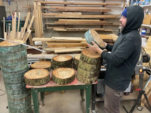 2021-01-31-Artist-Anthony-May-inspecting-arrangement-of-cut-log-rounds-for-Price-Sculpture-Forest-installation-600x450.jpg