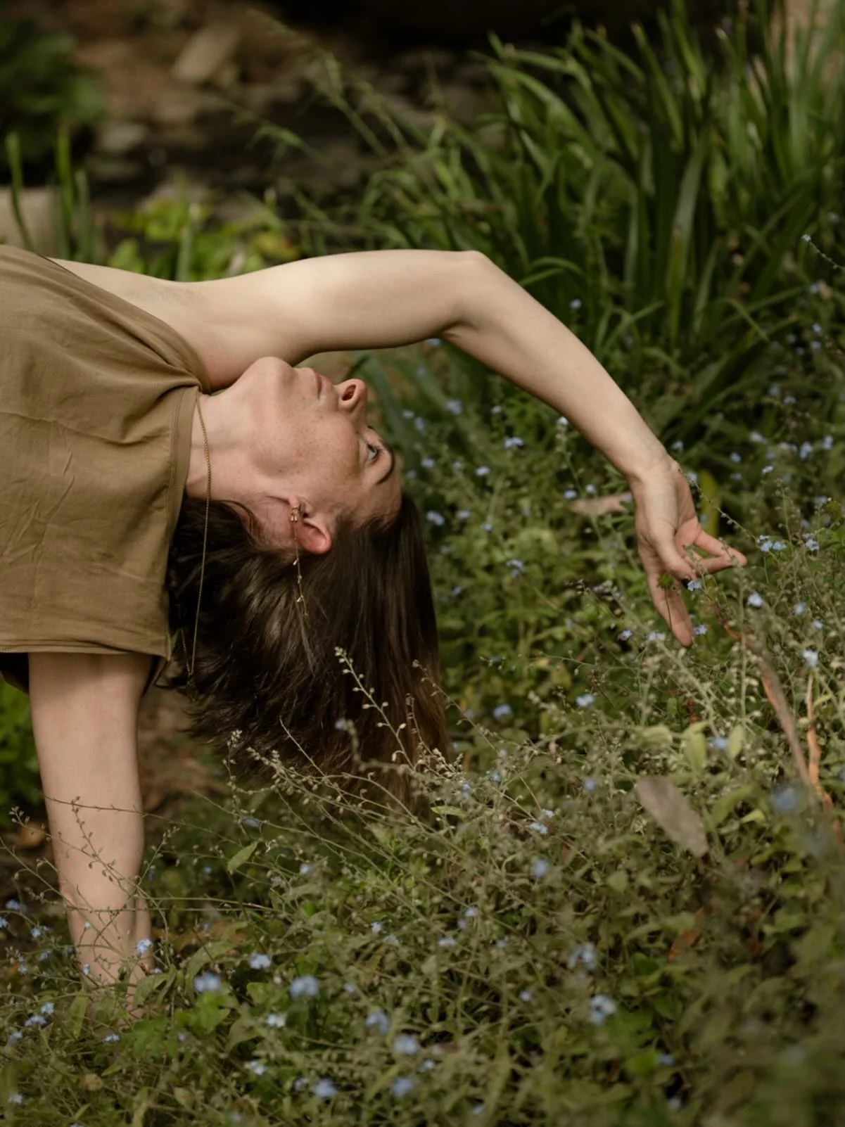 The world feels wild right now.. so go stick your head in the flowers and remind yourself what&rsquo;s real 🌸

📸 by @katiepalmerphotography
