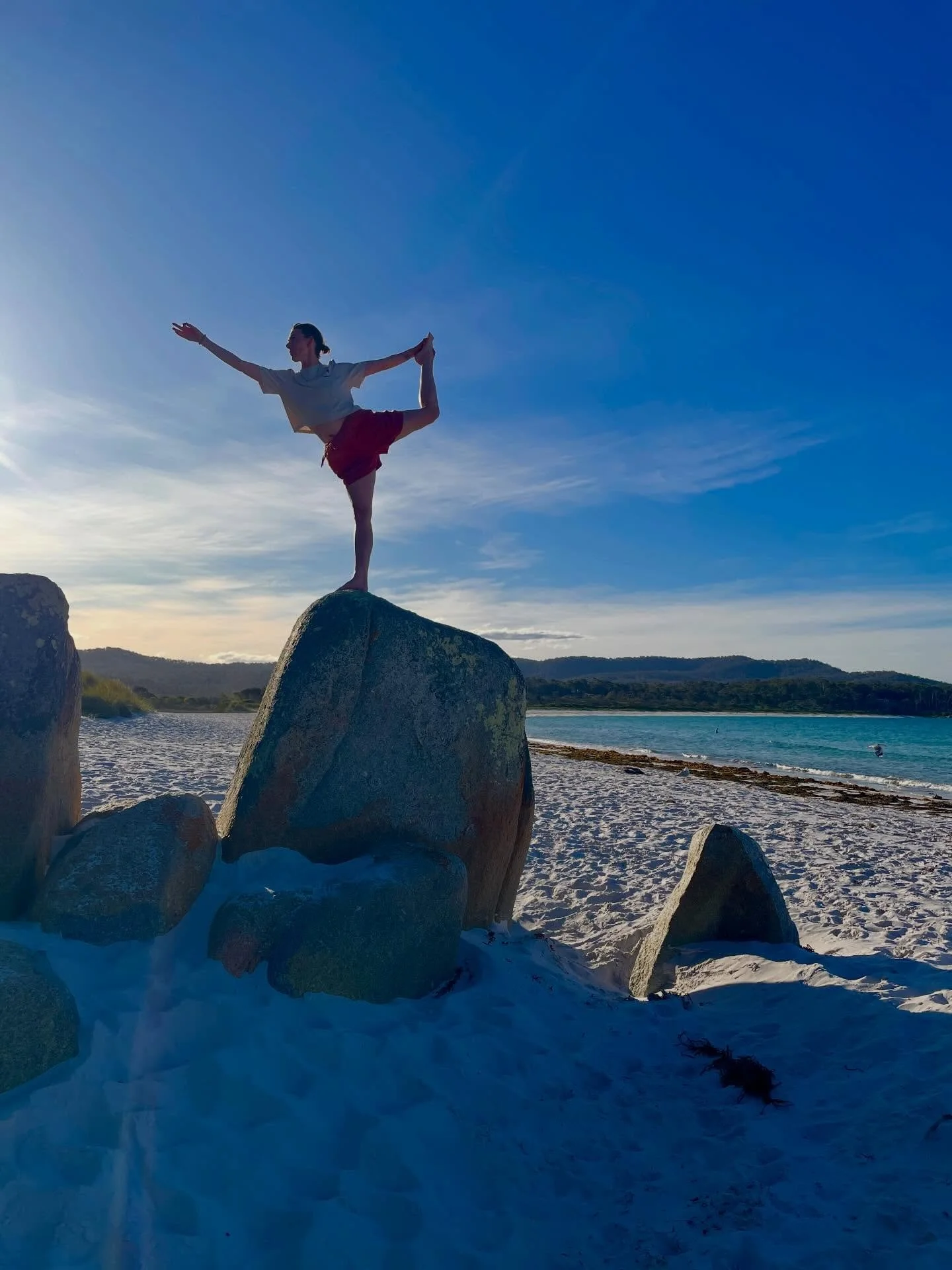 love you, lutruwita 🌊 🐚 🧘🏻&zwj;♀️ 

the best two weeks of yoga, family, mates, ocean therapy, learning, rediscovering, belonging and changing 💫
&bull;
&bull;
&bull;
#oceantherapy #yogatraining #lutruwitatasmania #islndhome #yoga