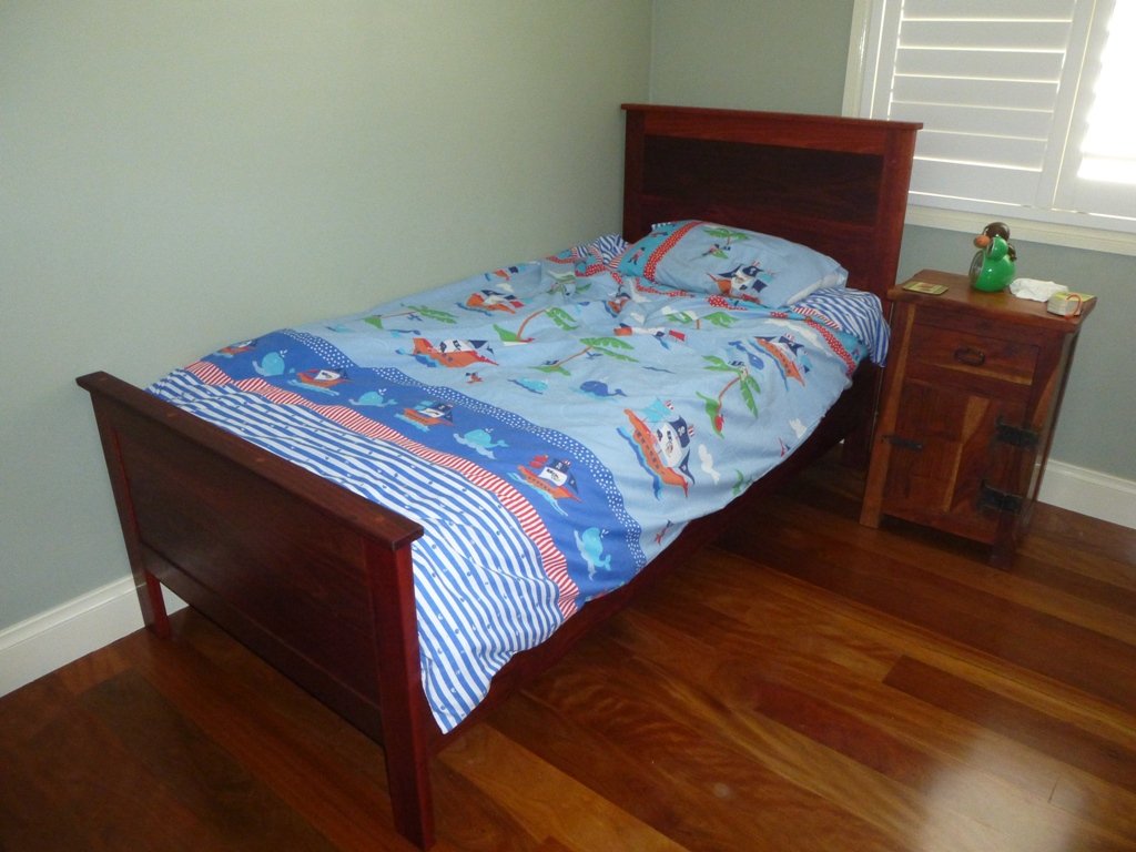 Child single Jarrah bed