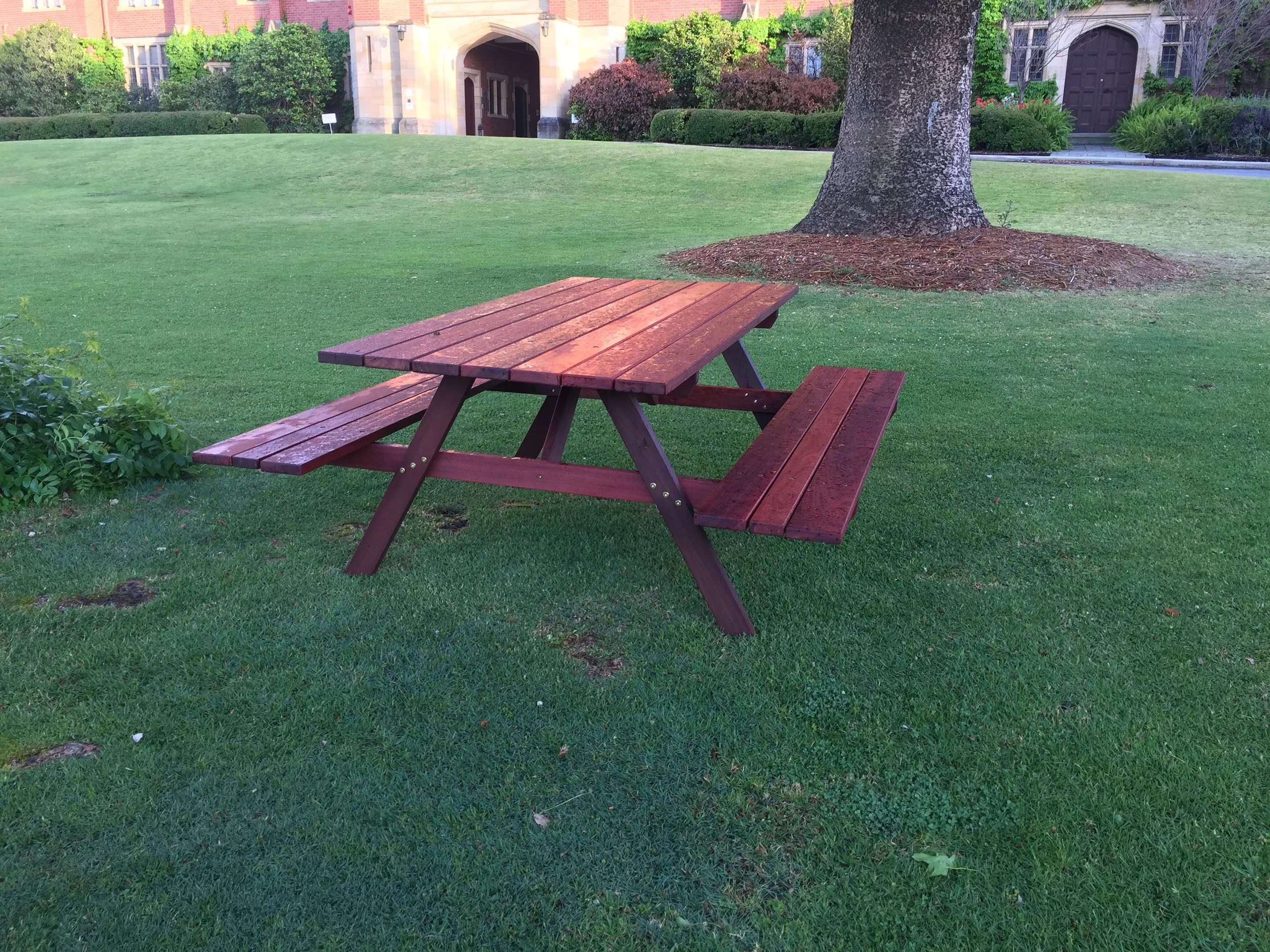 6 seat Jarrah PORT Picnic st