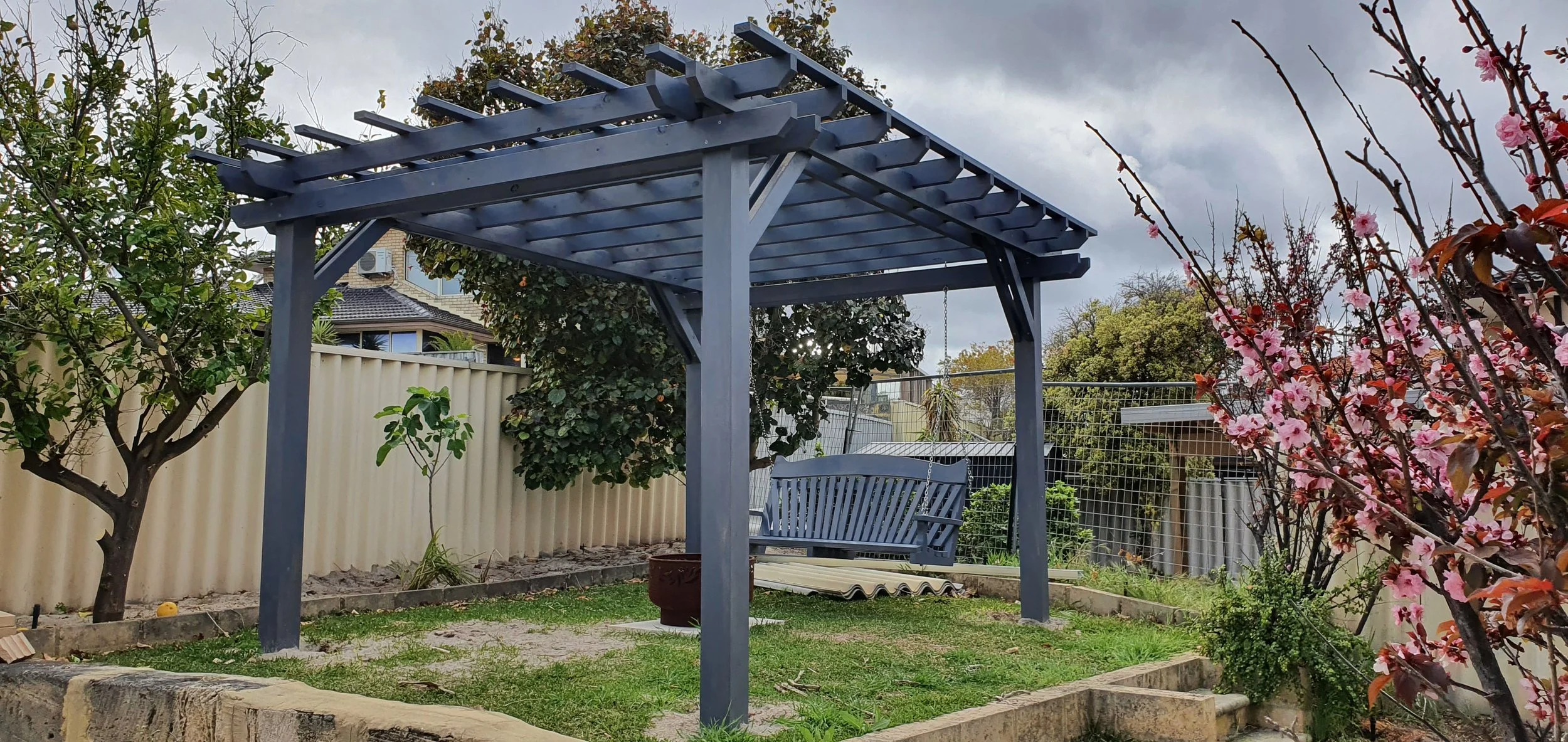 Sunrise swing on customers pagola