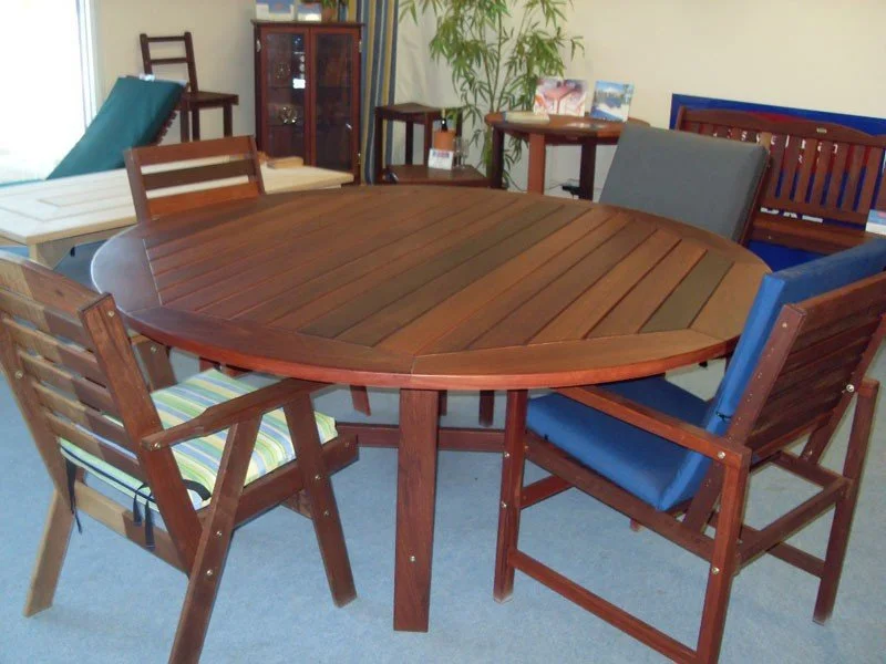 Solid Jarrah timber 4 seat round outdoor table 1400mm diamter