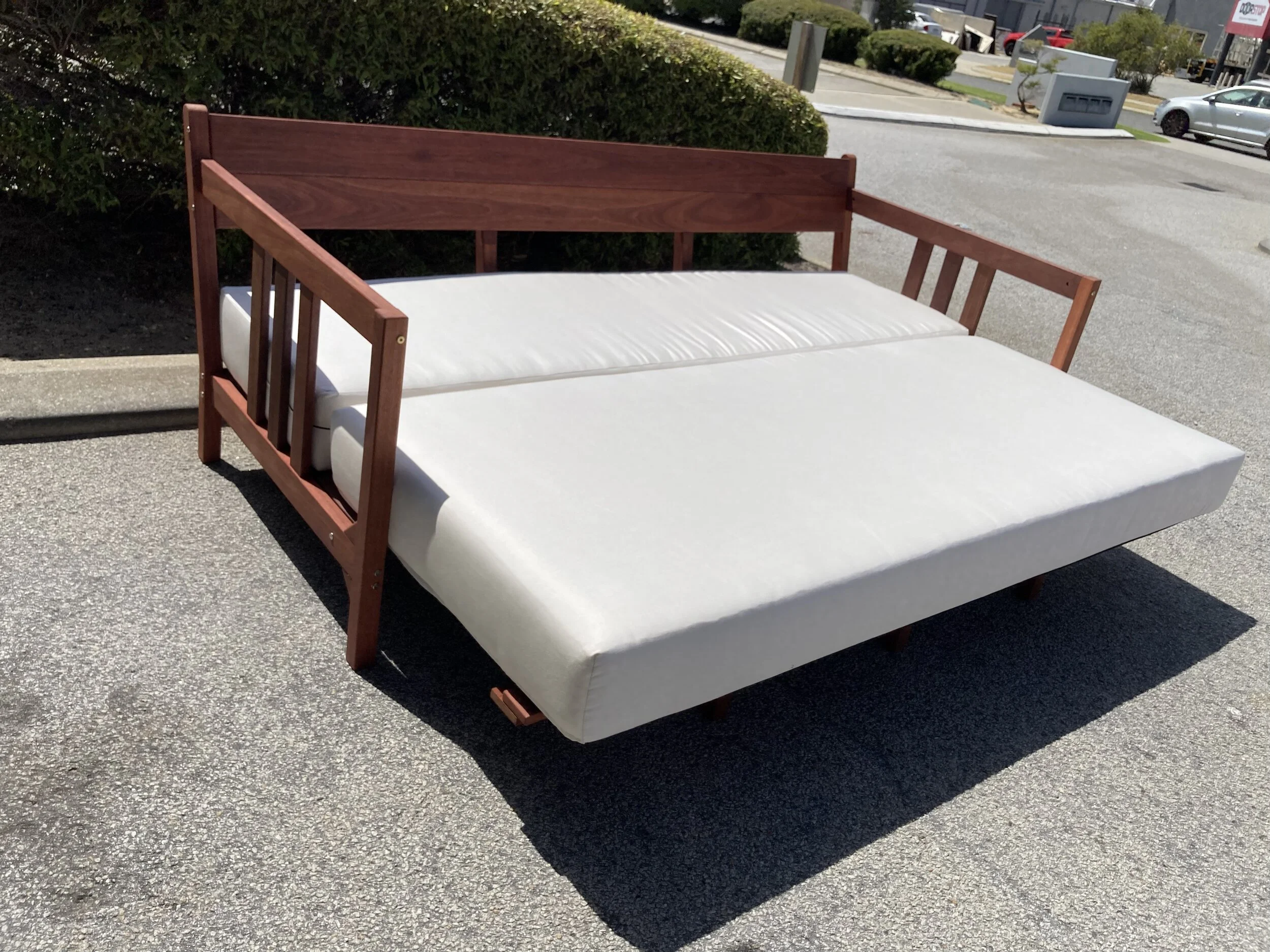 Queen size daybed extended