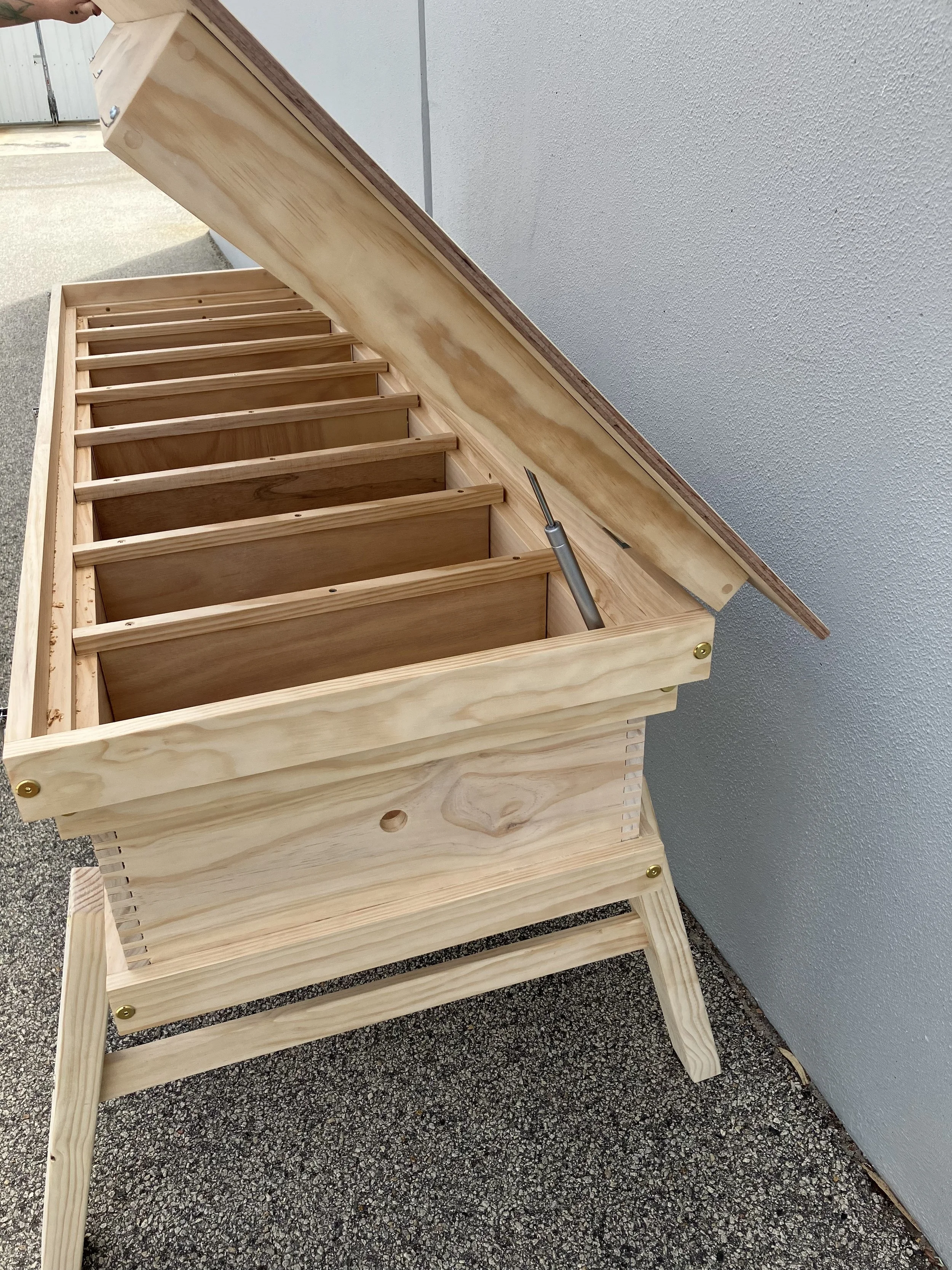 Custom 8 section hive showing gas lifts and 8 devision boards