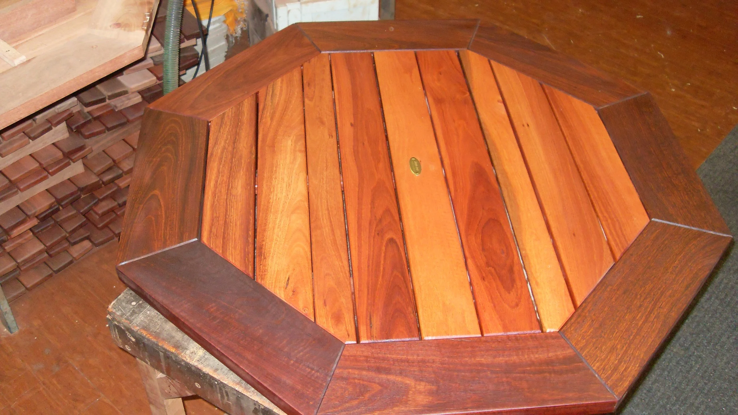 4 seat Octagonal Bar table Top detail 