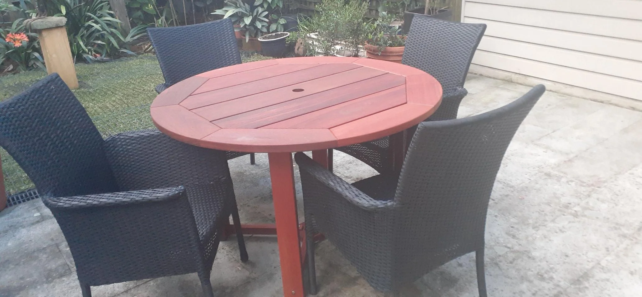 4 seat Round Wideboard table 1200mm diameter