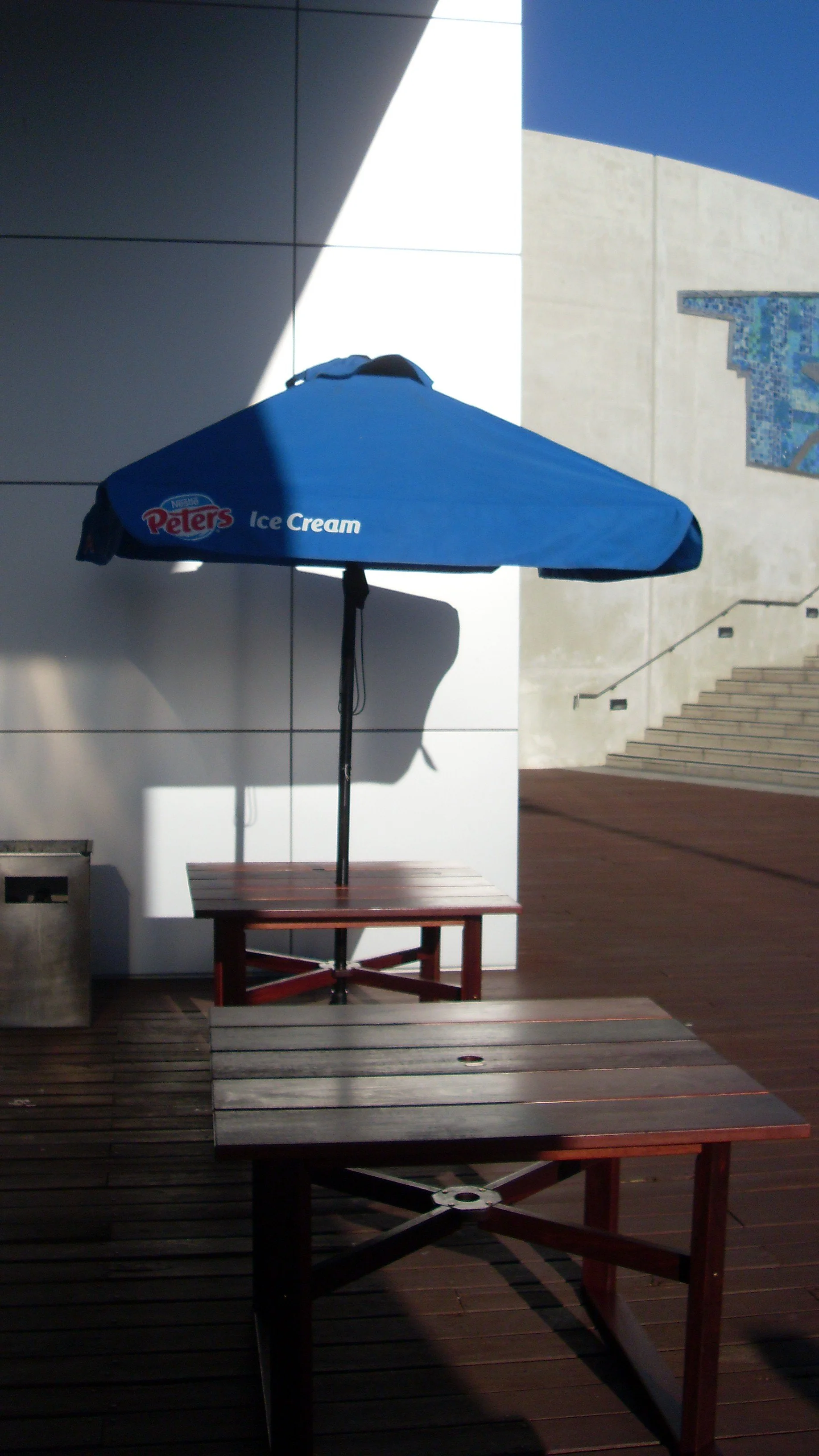 Cafe table showing umbrella hub in braces