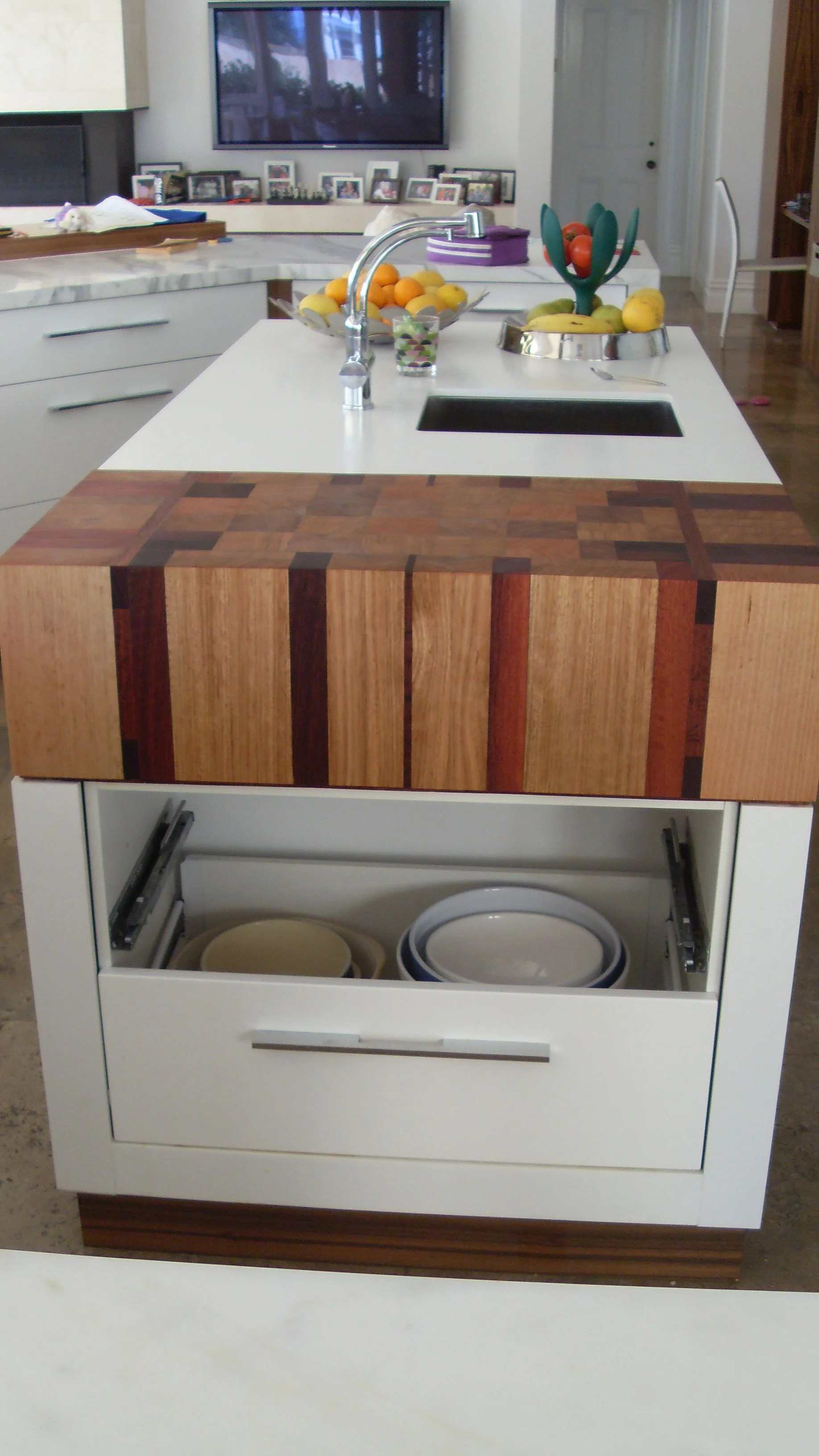 Butchers Block Solid timber 900 mm long x 450mm wide x 250mm deep jarrah and tasmanian oak butchers block
