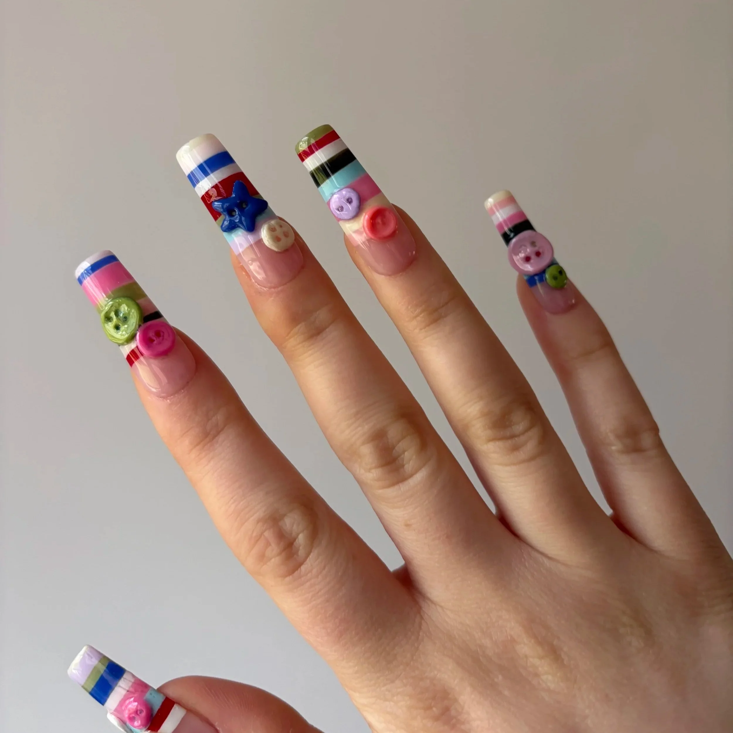 stripes & buttons press on nails