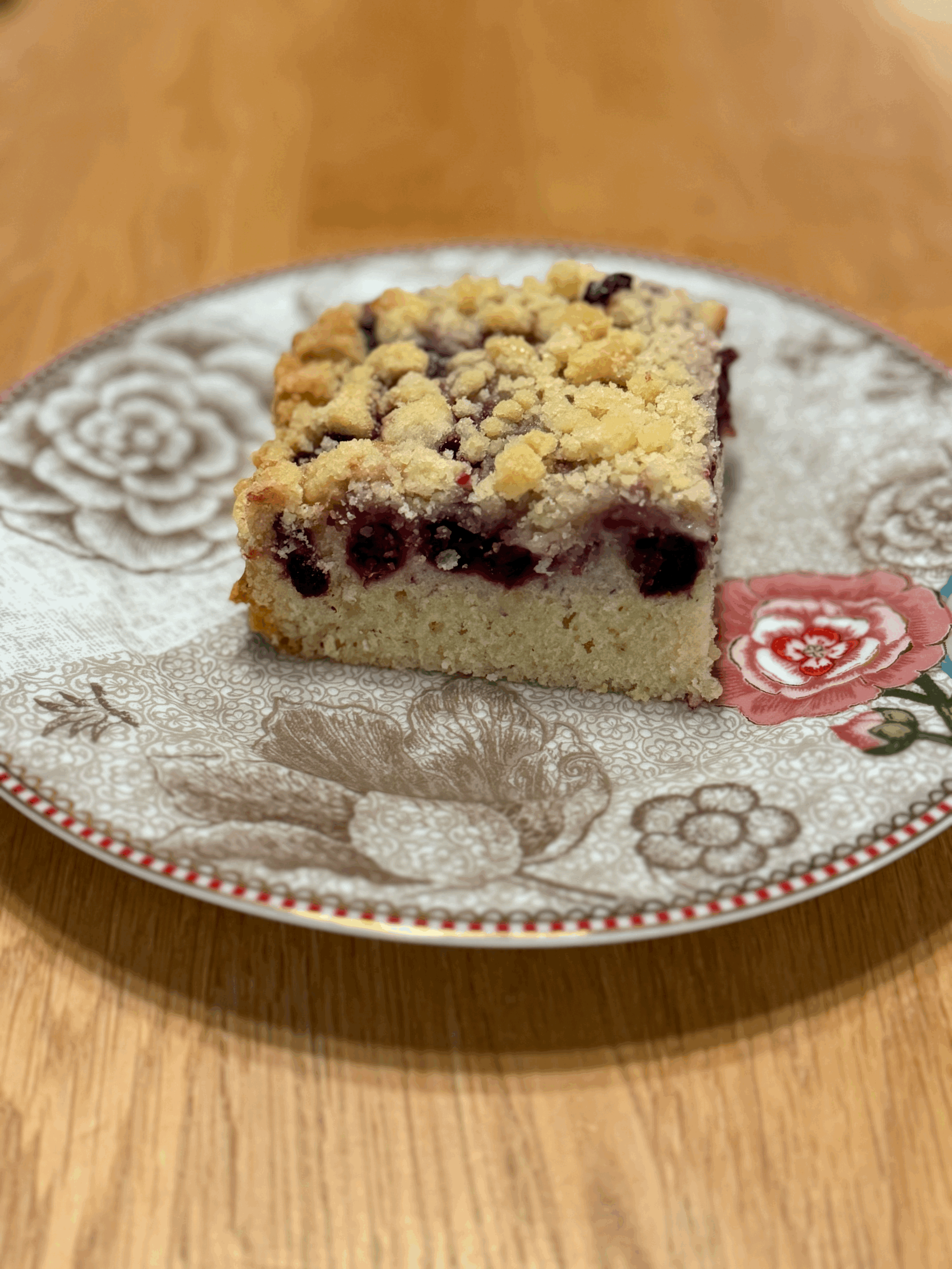Cherry Crumble Cake (Slice)