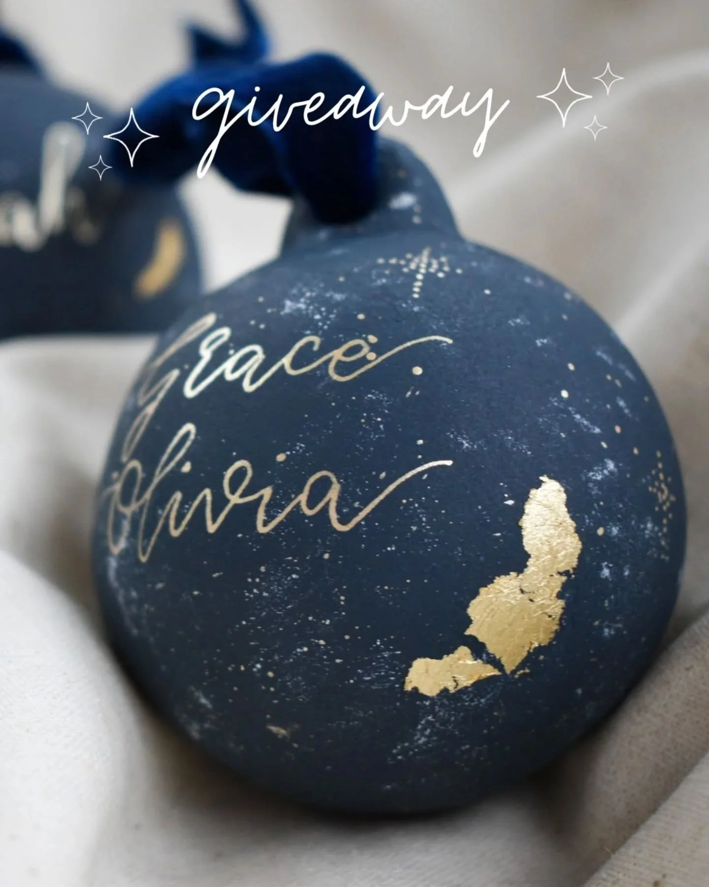 ✨ Christmas Bauble Giveaway ✨

Win a hand painted ceramic bauble, handwritten with a name or short message (up to 4 words) on a dreamy celestial background. The winner can choose from a gold or silver/white finish.

To Enter
🌟 Follow me @hellohearts