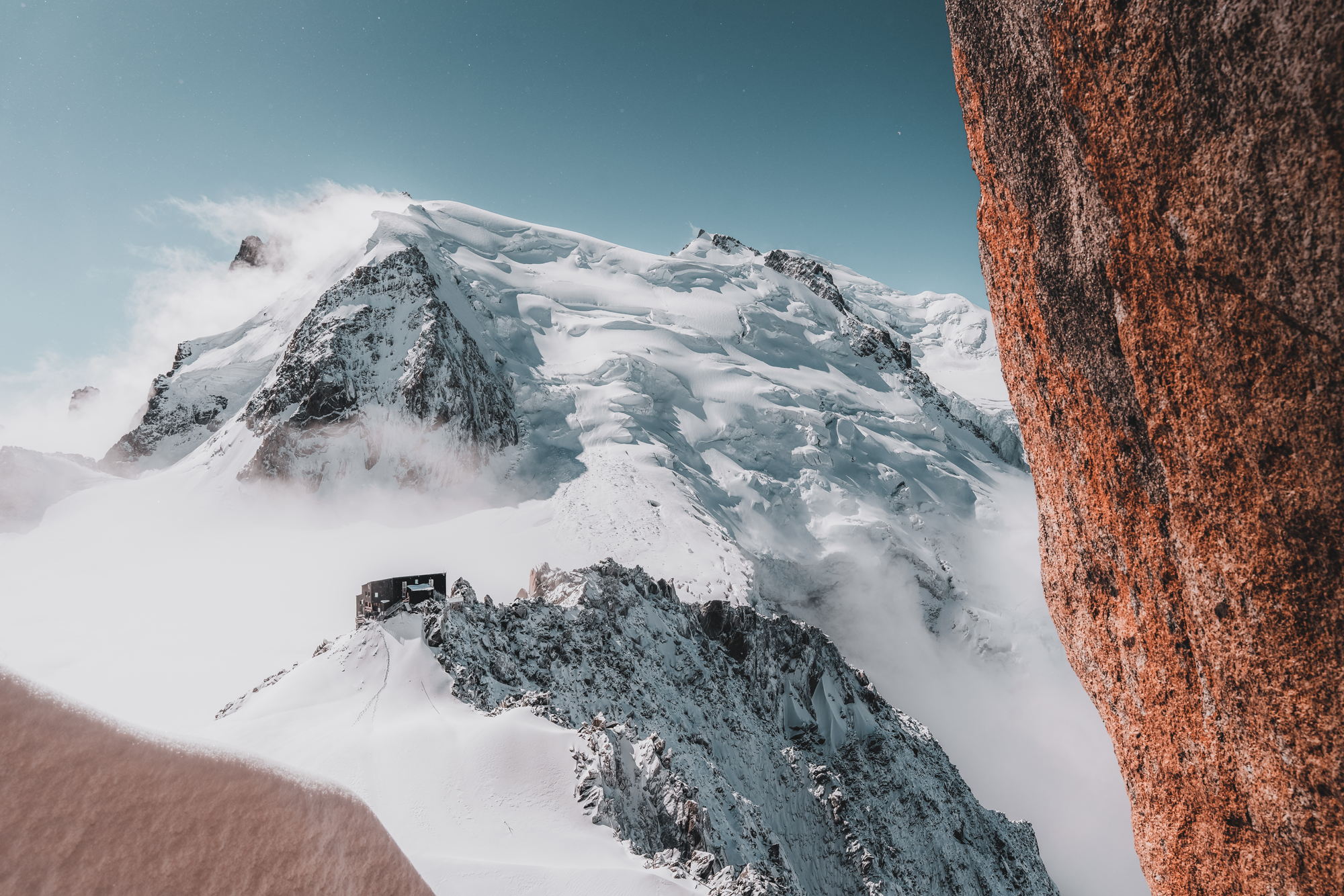 cosmiques-refuge-mont-blanc-ubacmedia.png