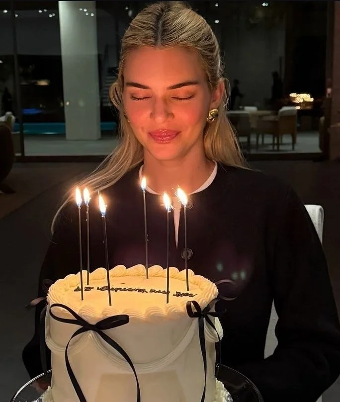 Unwrapping Your Dreams: A Festive Guide to Manifesting Holiday Miracles