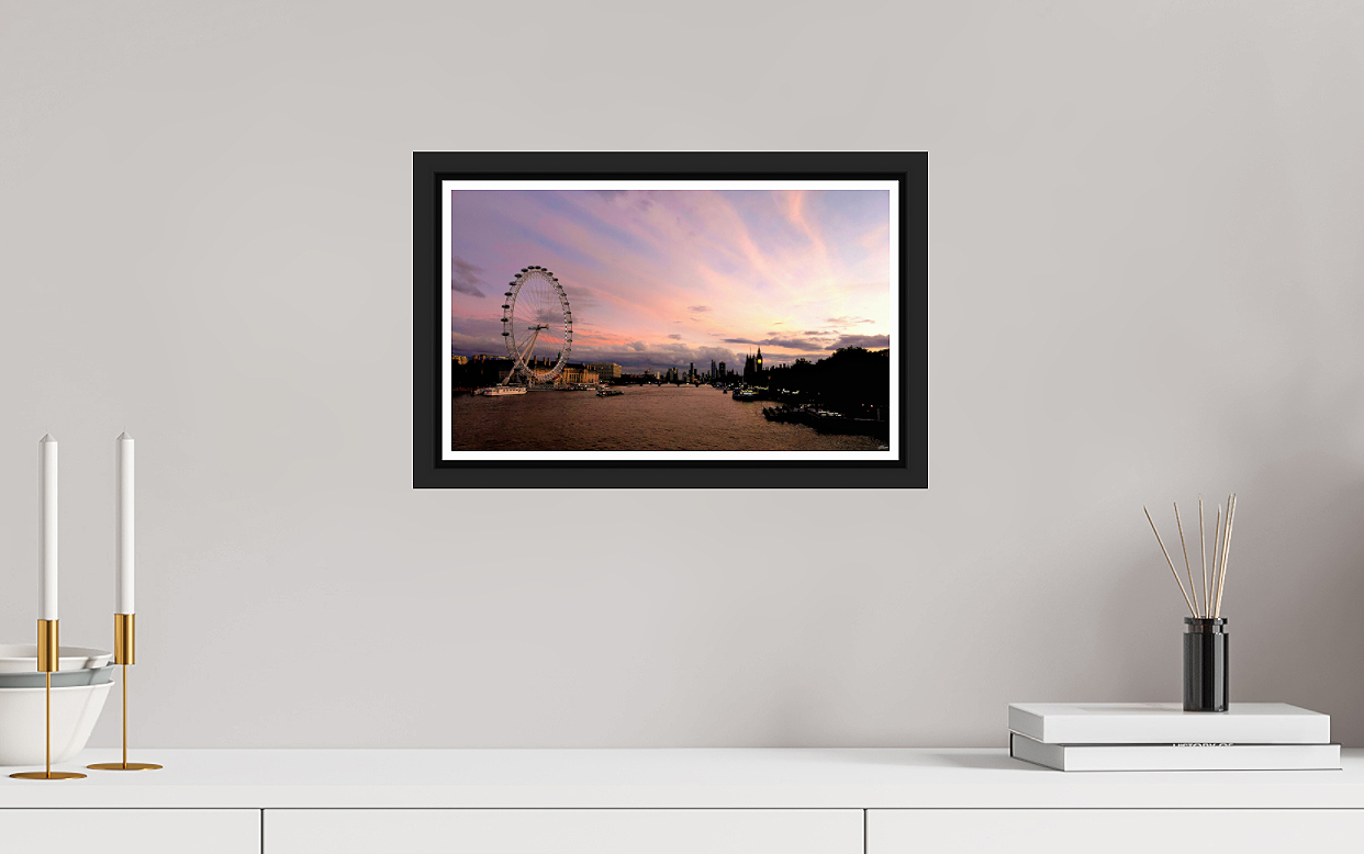 Thames+Serenade+framed+room+viewa.png