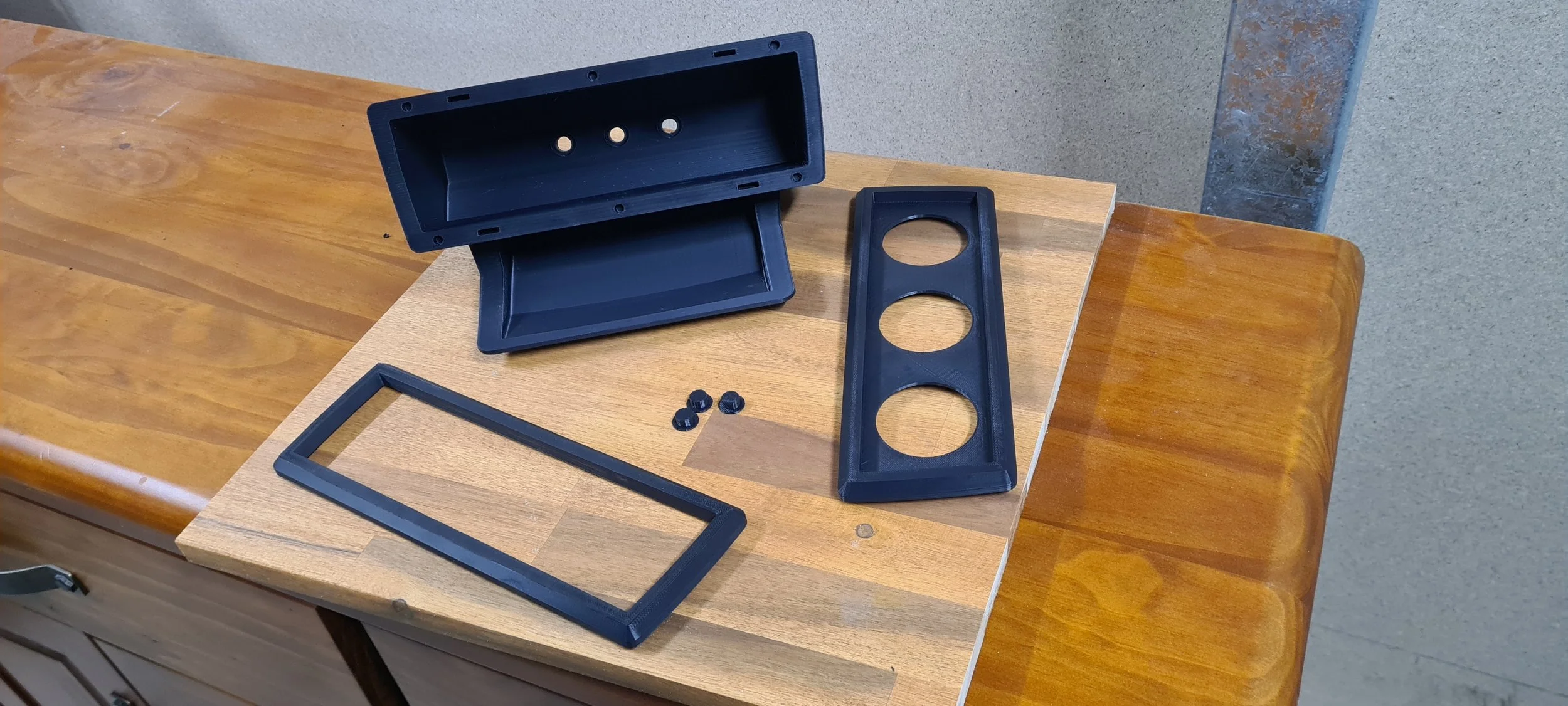 HOLDEN VL COMMODORE SUNGLASSES HOLDER WITH GAUGE POD BEZEL INSERT