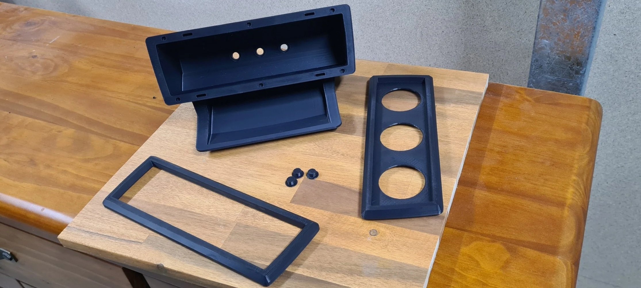 HOLDEN VL COMMODORE SUNGLASSES HOLDER WITH GAUGE POD BEZEL INSERT