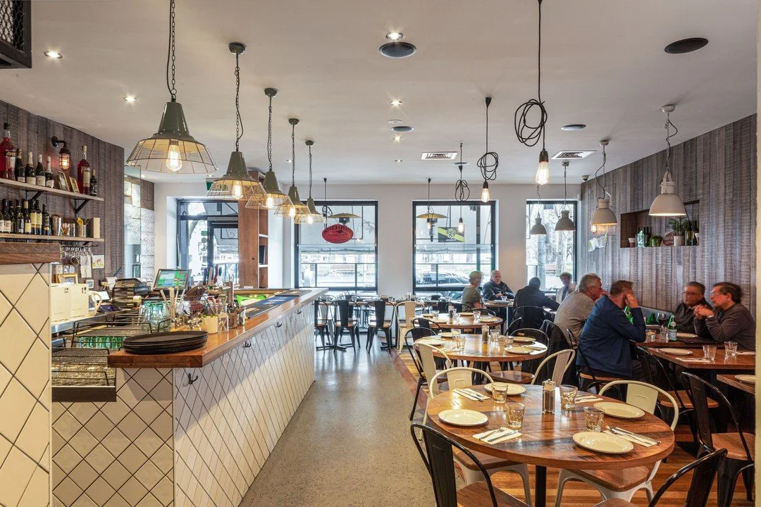 italian restaurant open for lunch