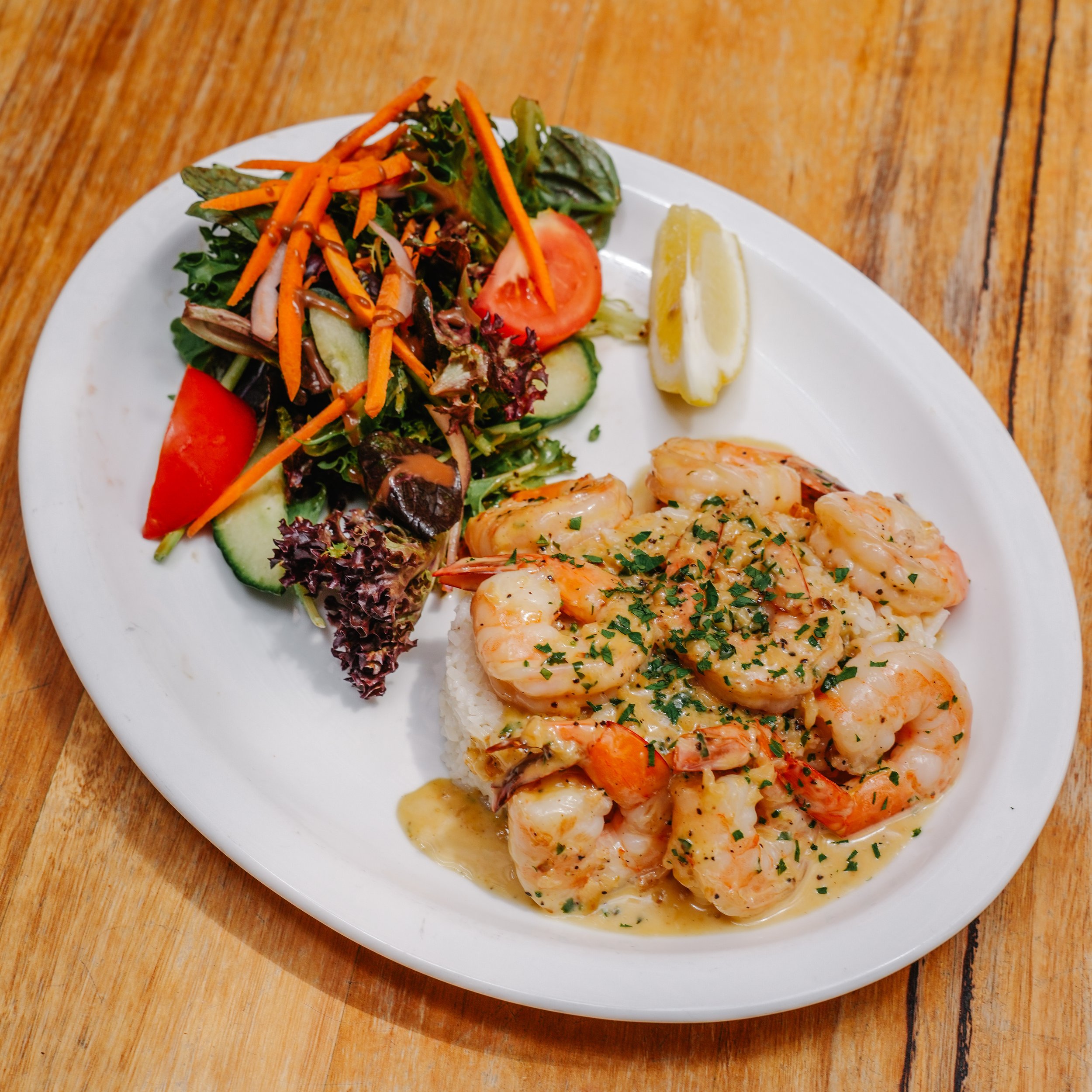 shrimp and salad at il gambero